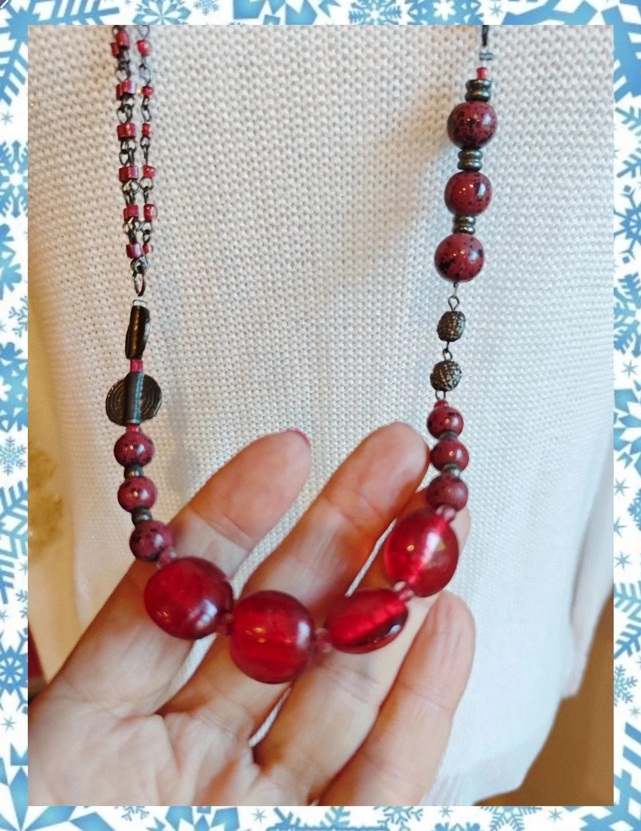 🌺 Bonito conjunto de collar largo y pulsera con diferentes abalorios de cristal rojo y metal – Vintage Chic 3