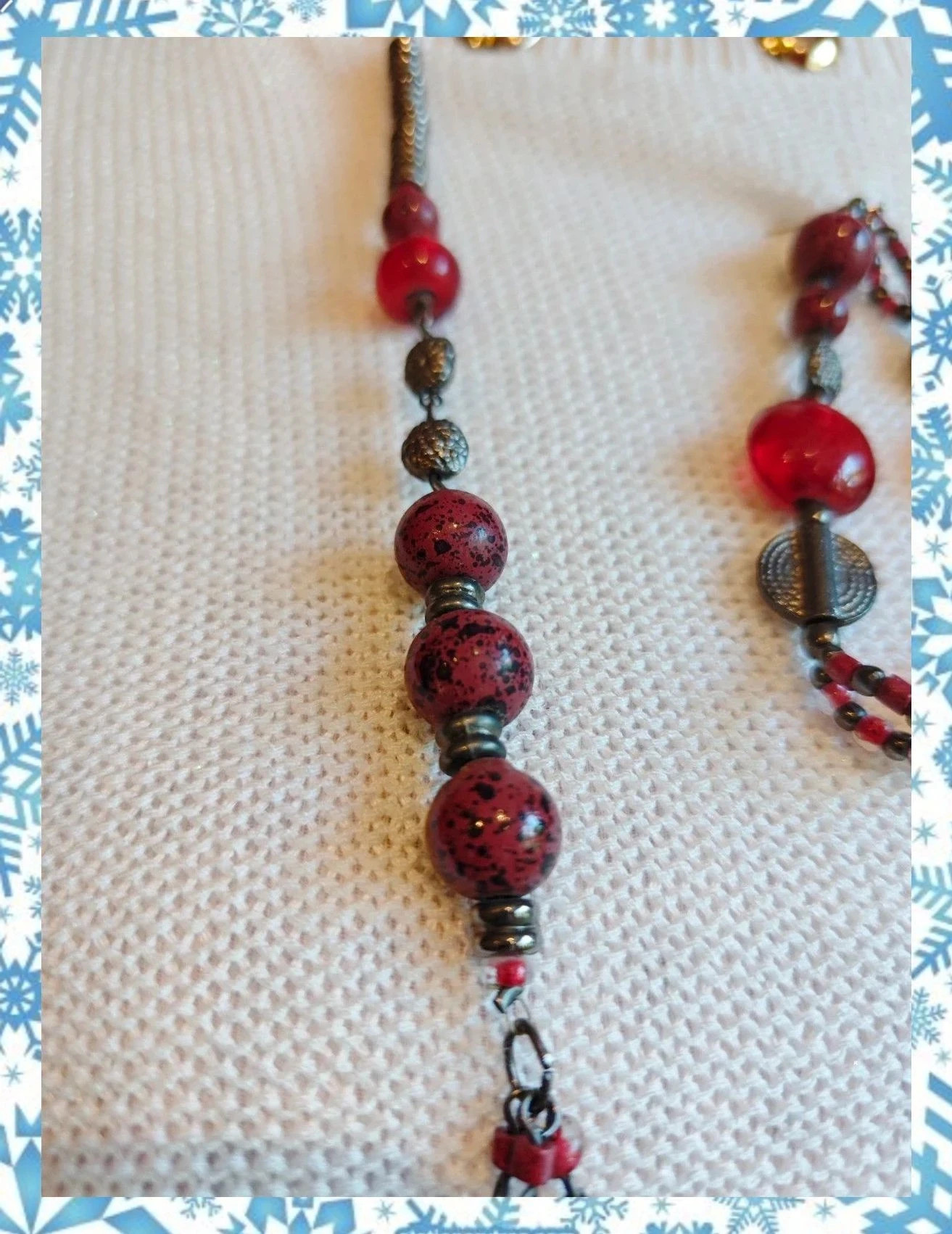 🌺 Bonito conjunto de collar largo y pulsera con diferentes abalorios de cristal rojo y metal – Vintage Chic 2