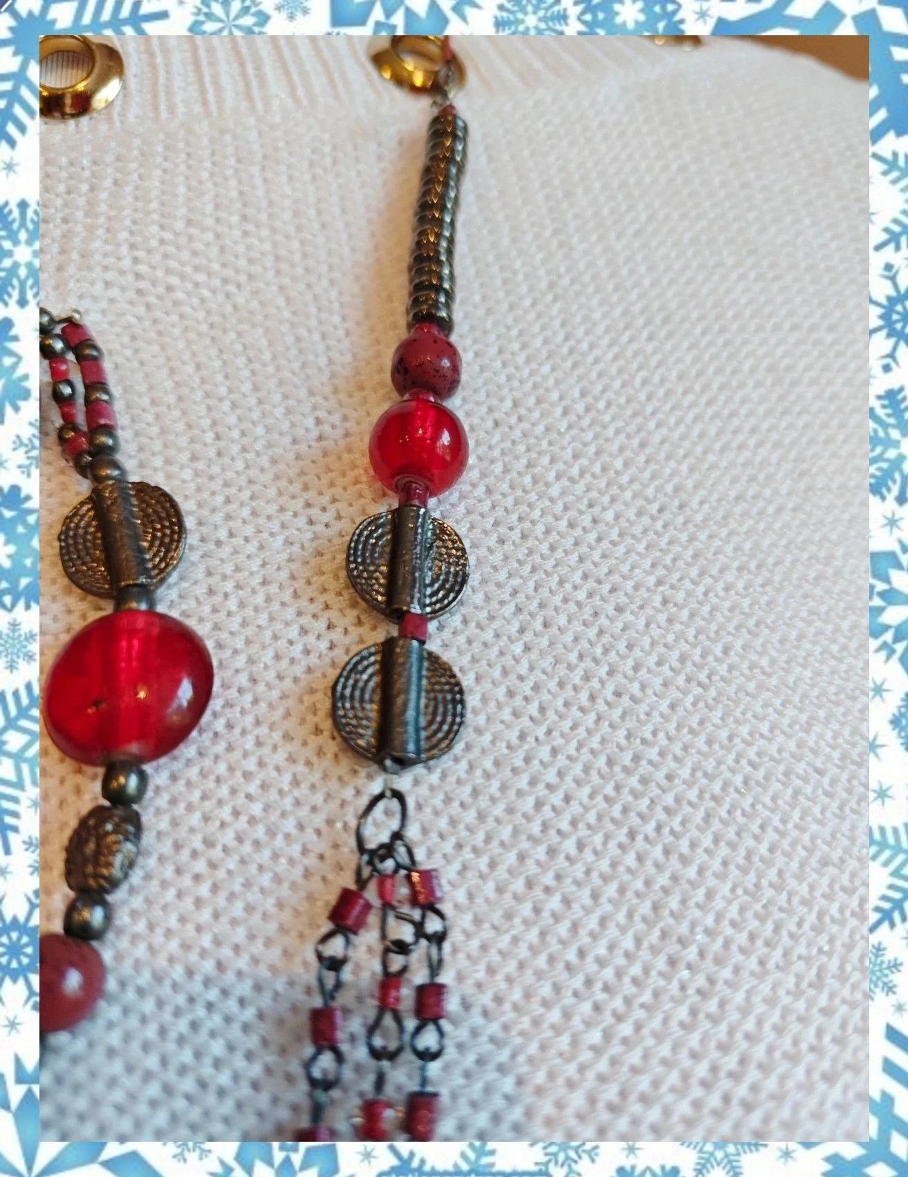 🌺 Bonito conjunto de collar largo y pulsera con diferentes abalorios de cristal rojo y metal – Vintage Chic 5