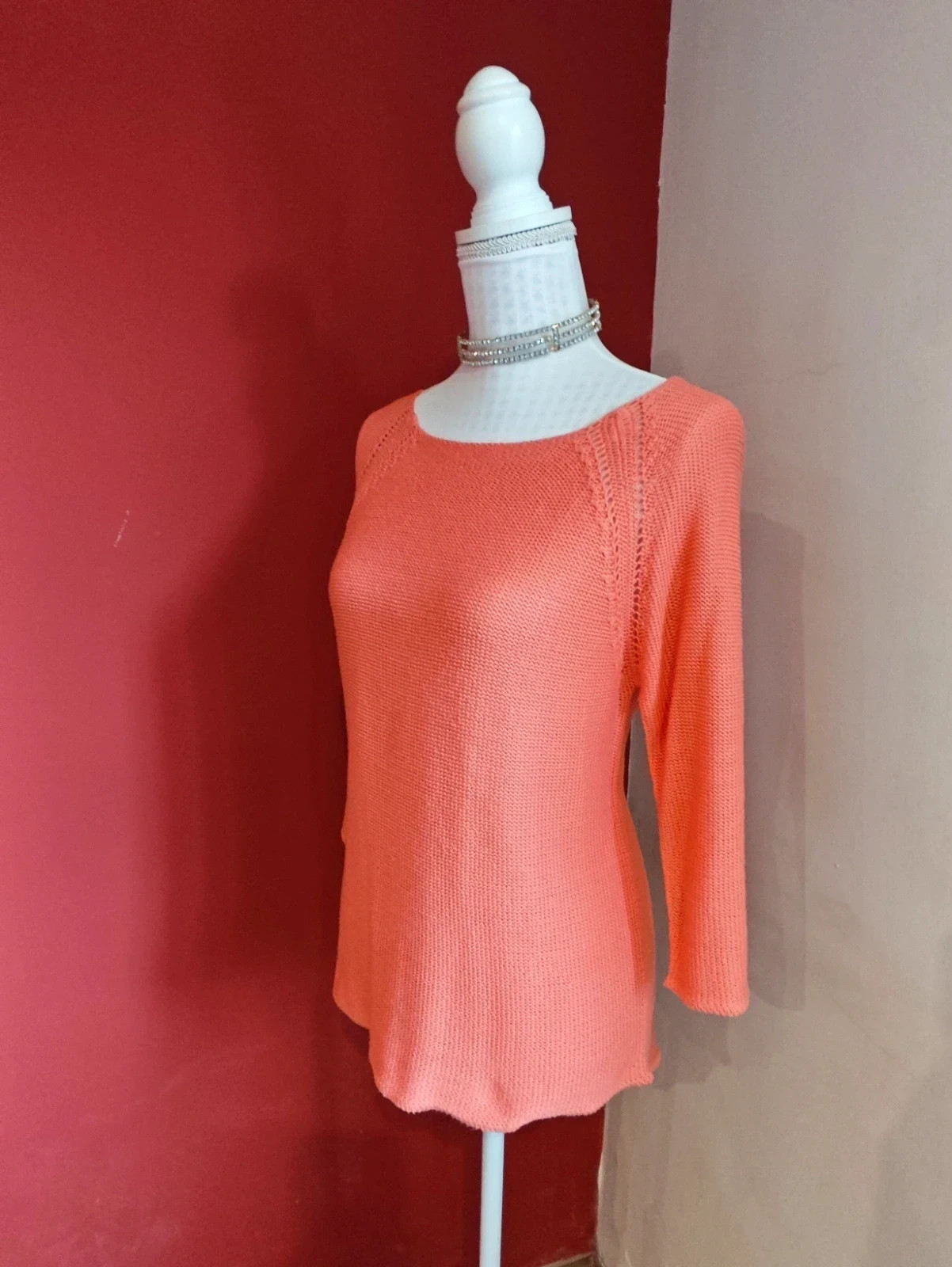 🌺Bonita camiseta de punto tono coral con bajo redondeado