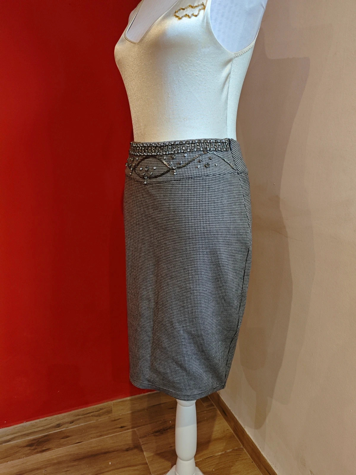 🌺Falda entallada con estampado pata de gallo con brillantes cosidos en cintura, talla M – Strena – taille M / 38 / 10 3