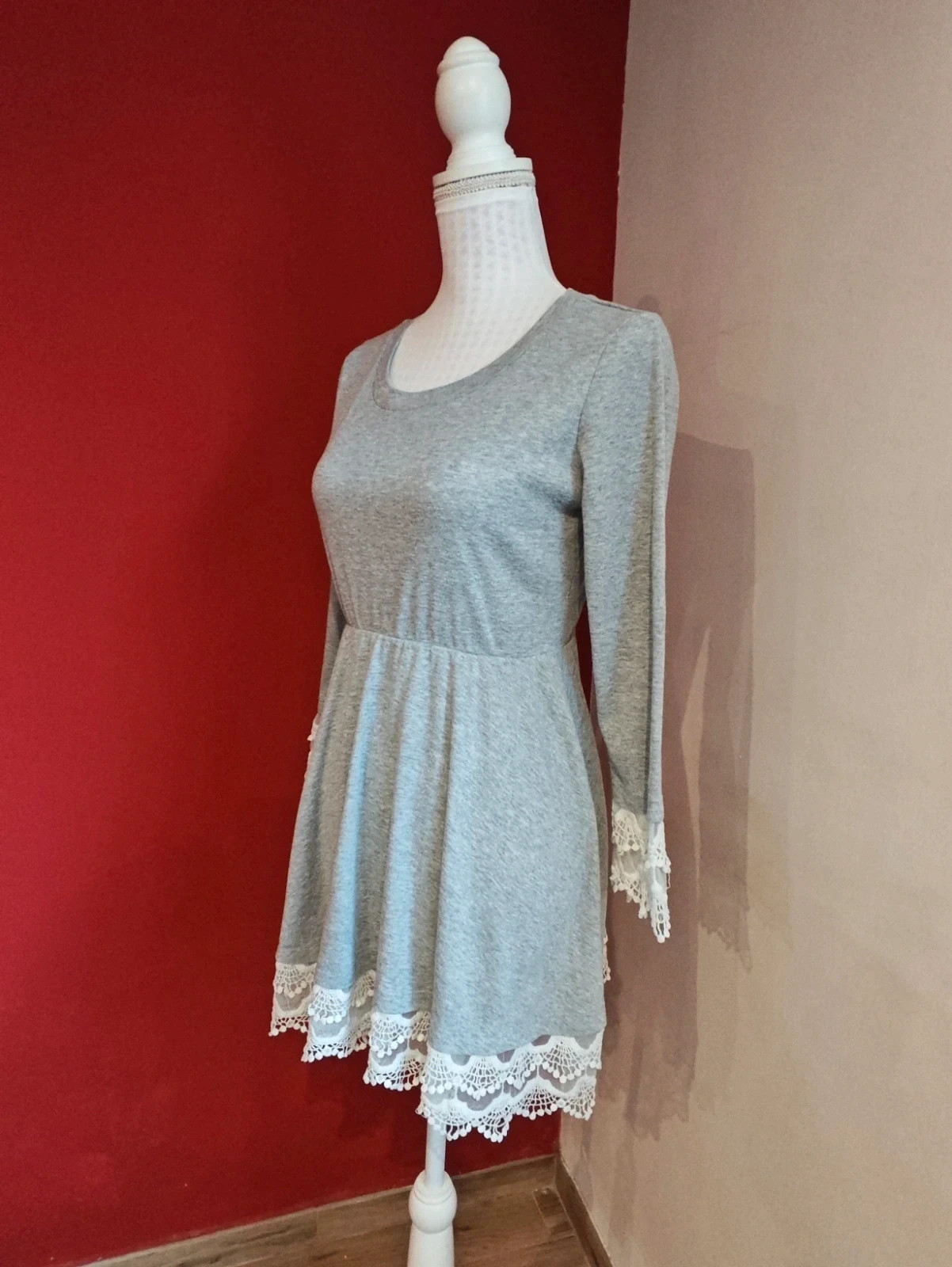 🌺 Bonito vestido de punto camiseta de algodón gris con crochet blanco en puños y bajo – Poète – taille M / 38 / 10 2