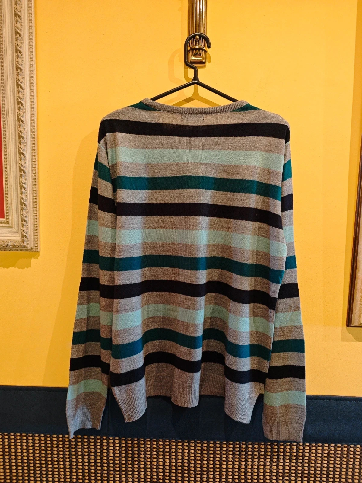 🌺 Cómodo jersey de cuello redondo con franjas grises, negras y tonos verdes – Cedar Wood State – taille XL 4