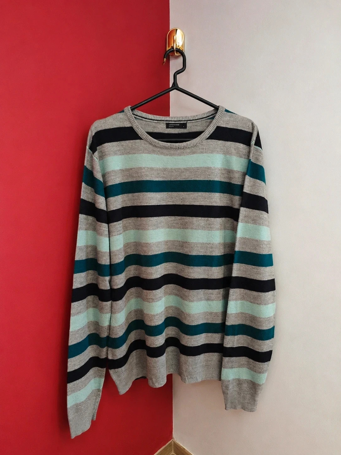 🌺 Cómodo jersey de cuello redondo con franjas grises, negras y tonos verdes