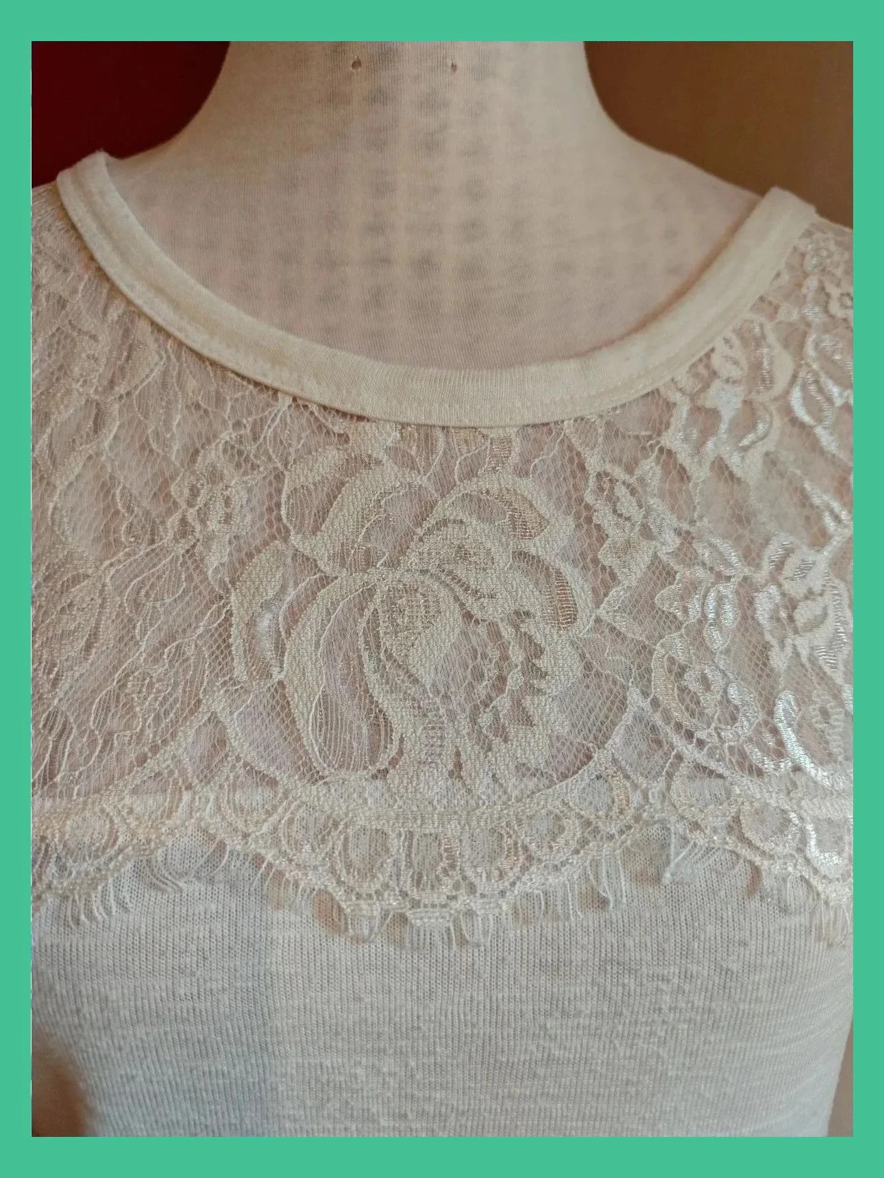 🌺Camiseta básica blanca con blonda en pecho – C&A – taille S / 36 / 8 5