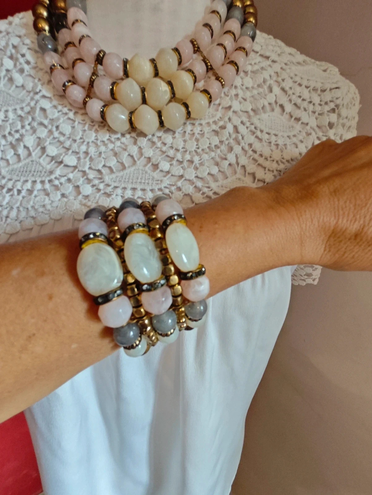 🌺 Elegante conjunto de gargantilla y pulsera con tres vueltas – Bijou Brigitte 5