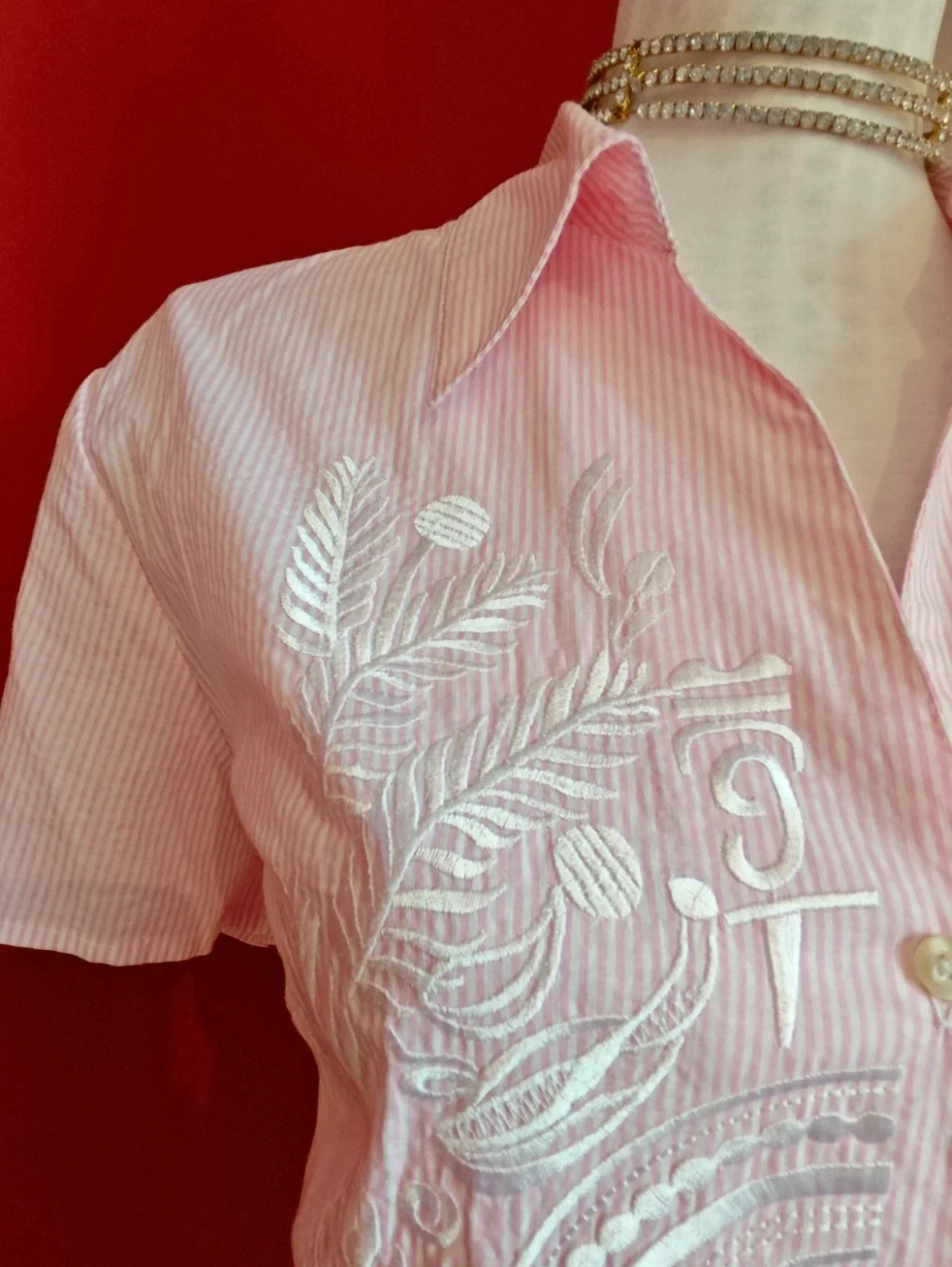 🌺Camisa ideal de algodón con rayas blancas y rosa y bordados en el frente – Jaramago – taille 6XL / 52 / 24 3