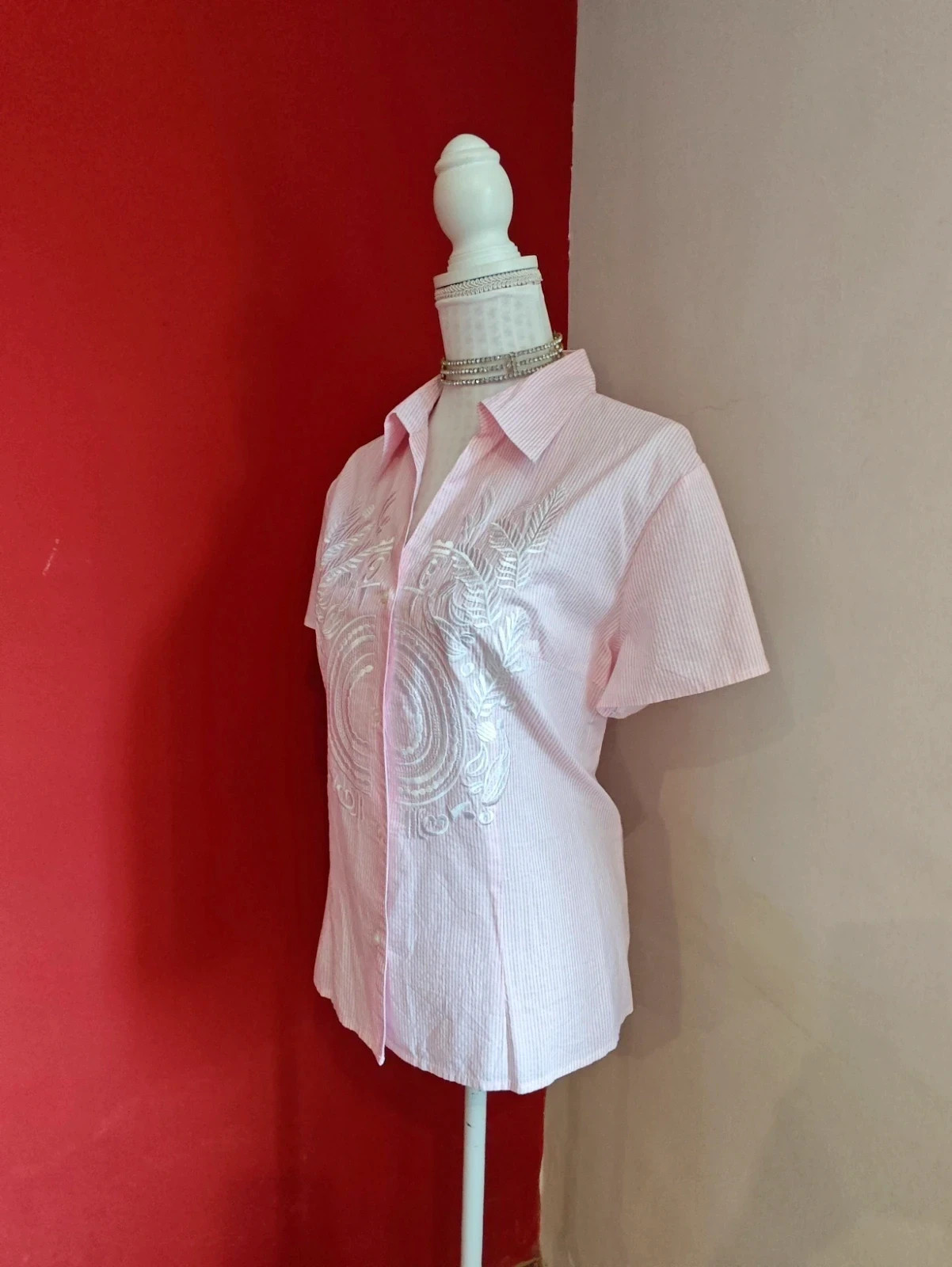 🌺Camisa ideal de algodón con rayas blancas y rosa y bordados en el frente