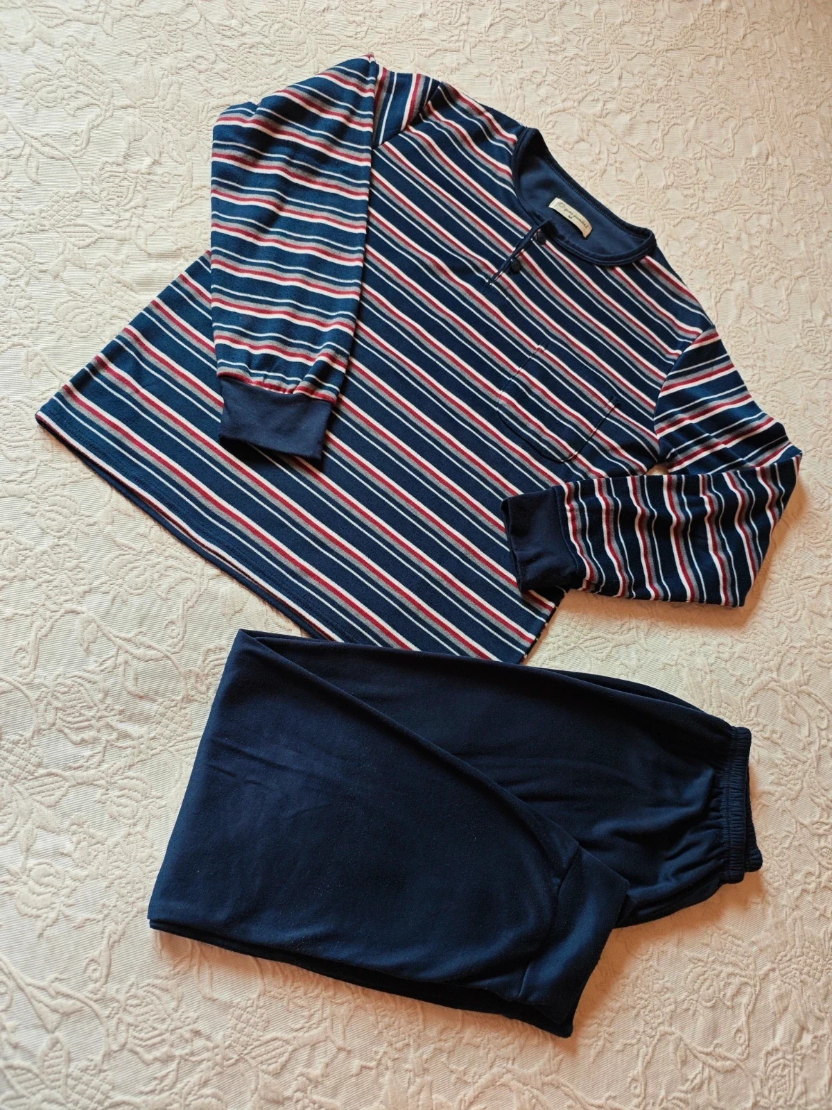🌺Pijama color azul marino y rayas blancas, grises y granate arriba