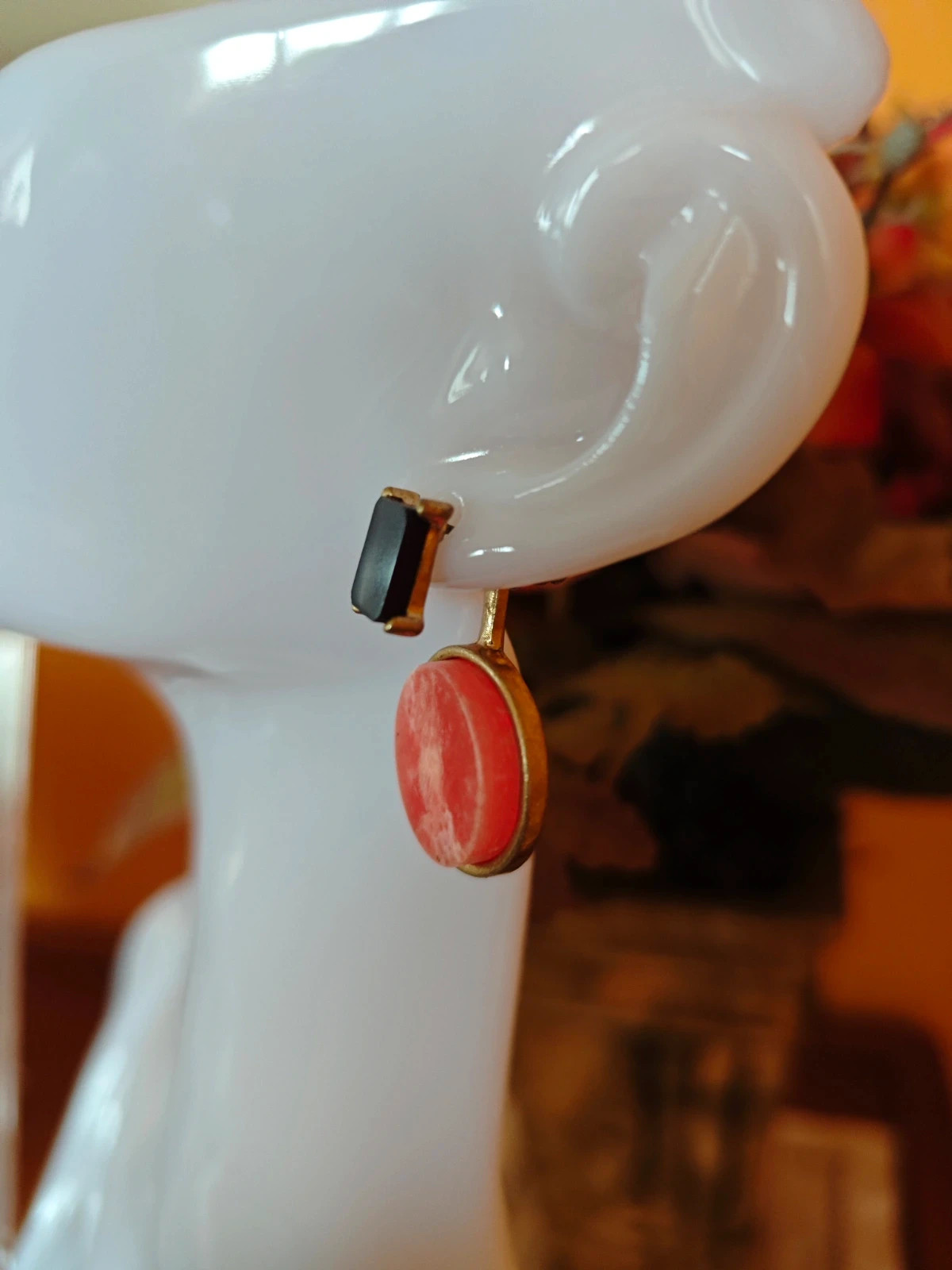 🌺Pendientes con pieza negra y círculo coral sobre dorado 2