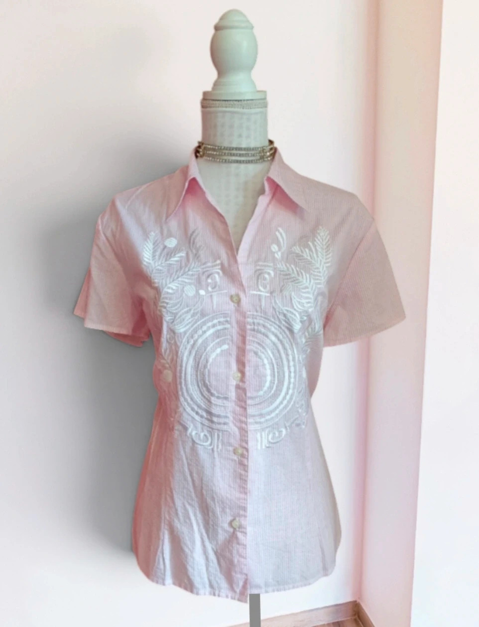 🌺Camisa de algodón con rayas blancas y rosa y bordados