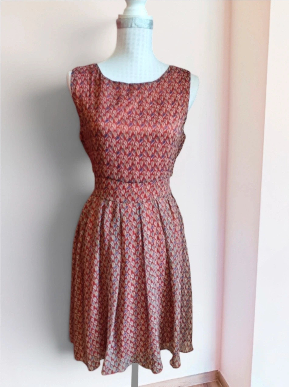 🌺Vestido de gasa burdeos con florecitas tonos crema y gris con lazo