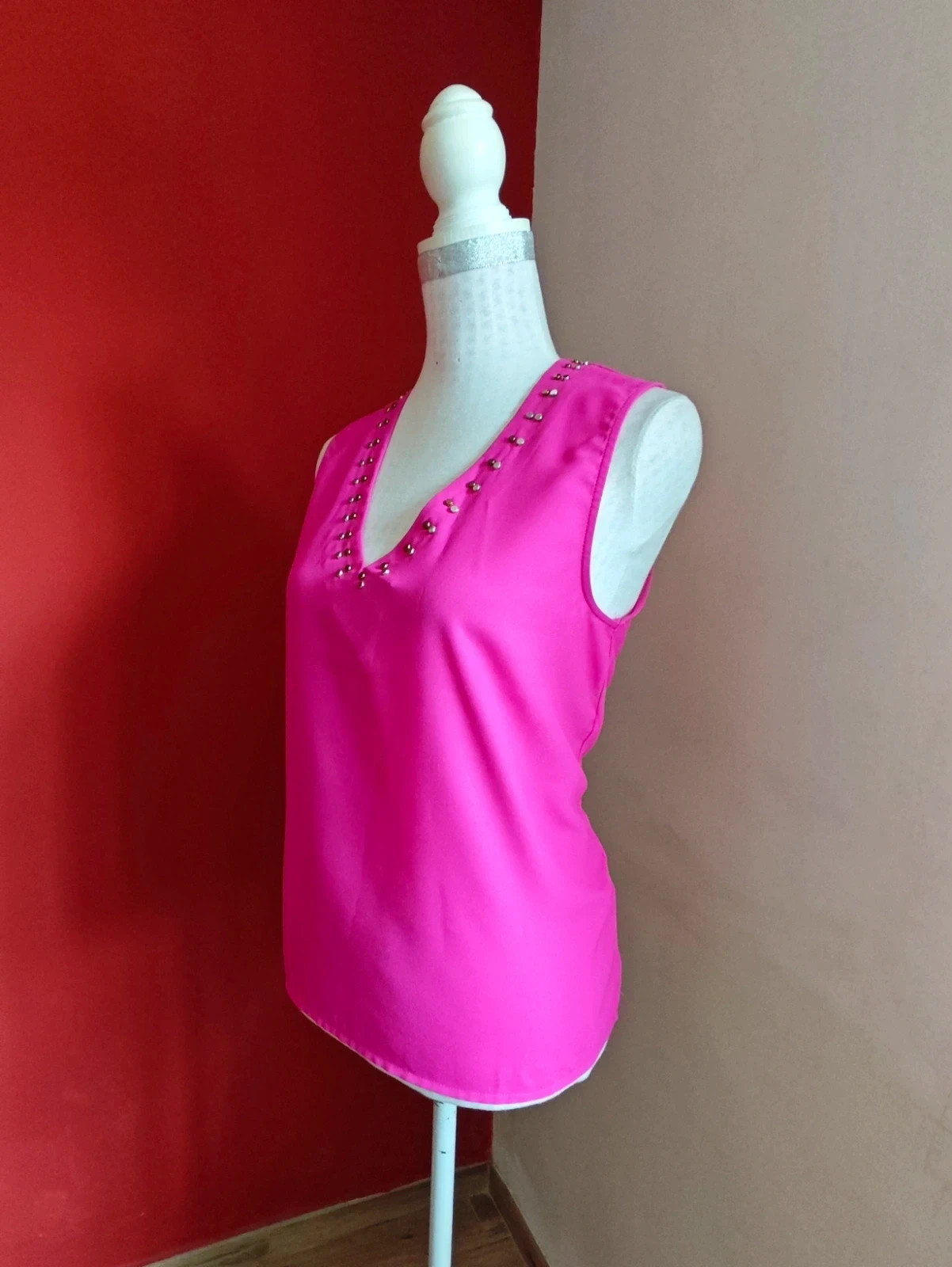 🌺Blusa fucsia con remaches dorados en escote – Sfera Basic – taille M / 38 / 10 3
