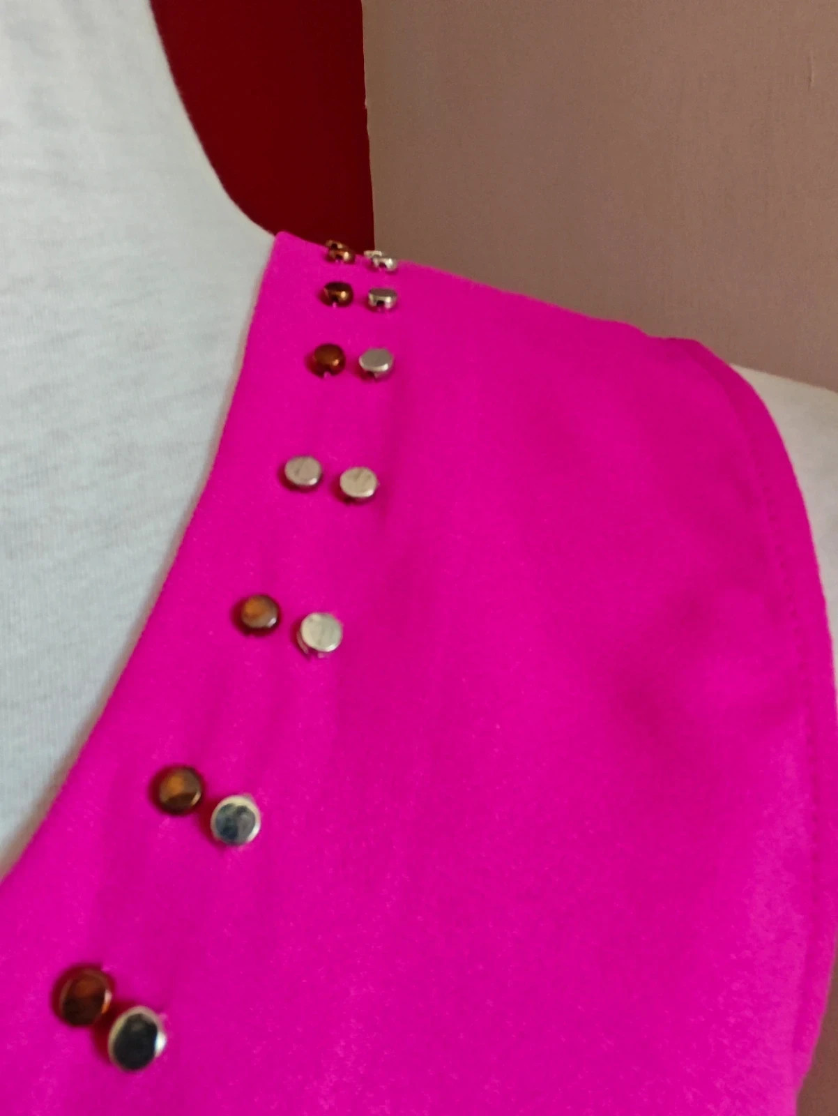 🌺Blusa fucsia con remaches dorados en escote – Sfera Basic – taille M / 38 / 10 4