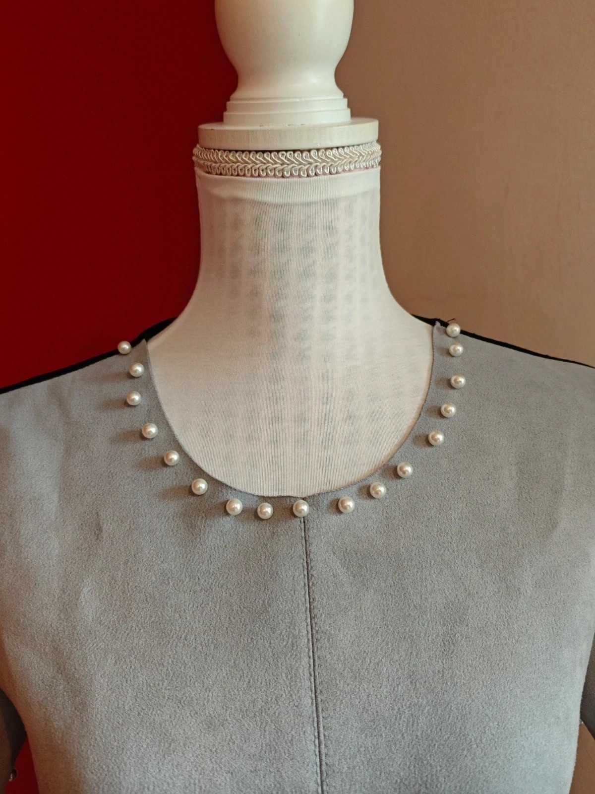 🌺 Vestido de antelina gris con perlas y punto negro detrás – Shimai – taille L / 40 / 12 4
