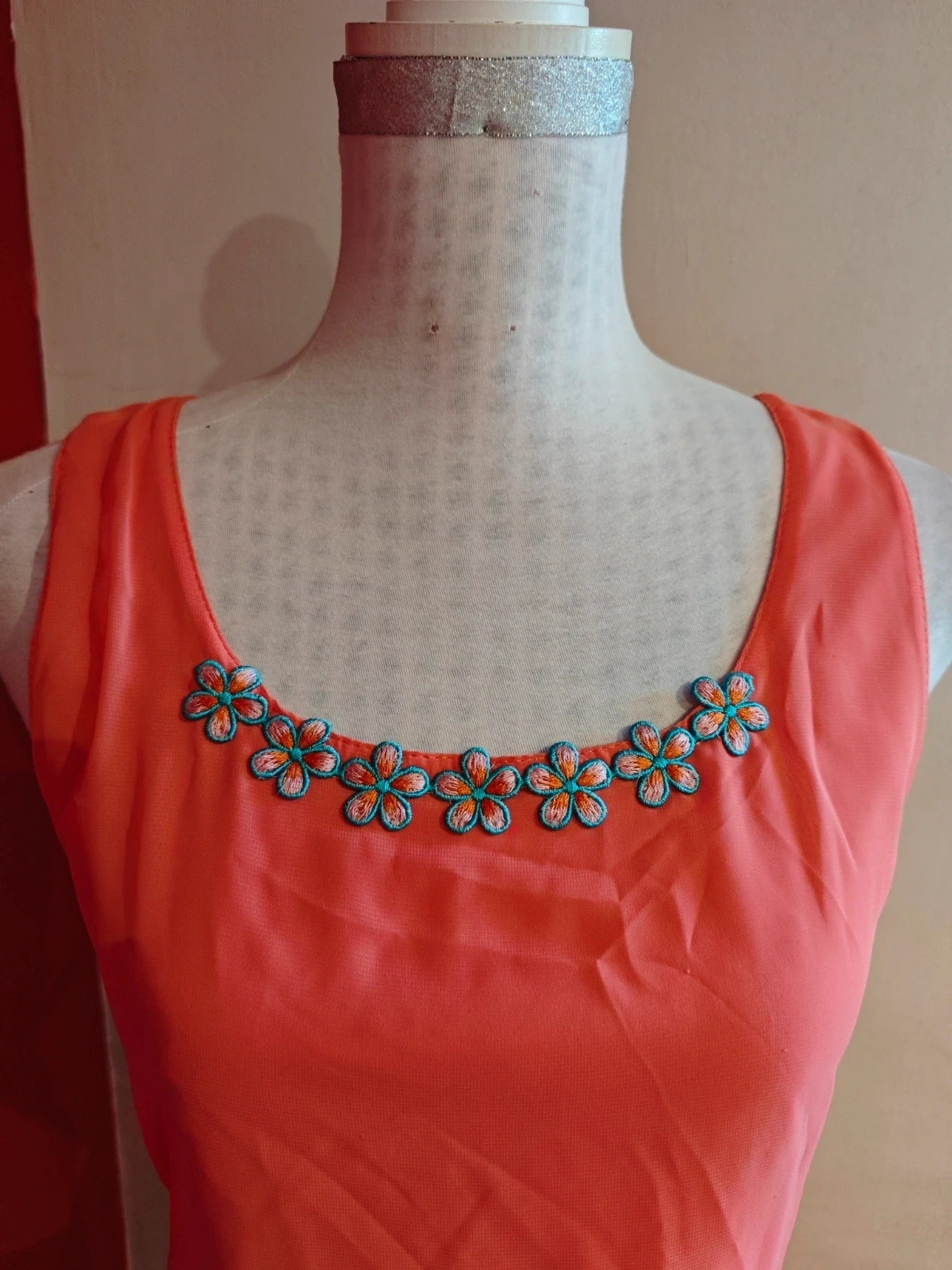 🌺Vestido tono coral con cuerpo de gasa y falda de blonda elástica – Boutique privée – taille L / 40 / 12 4