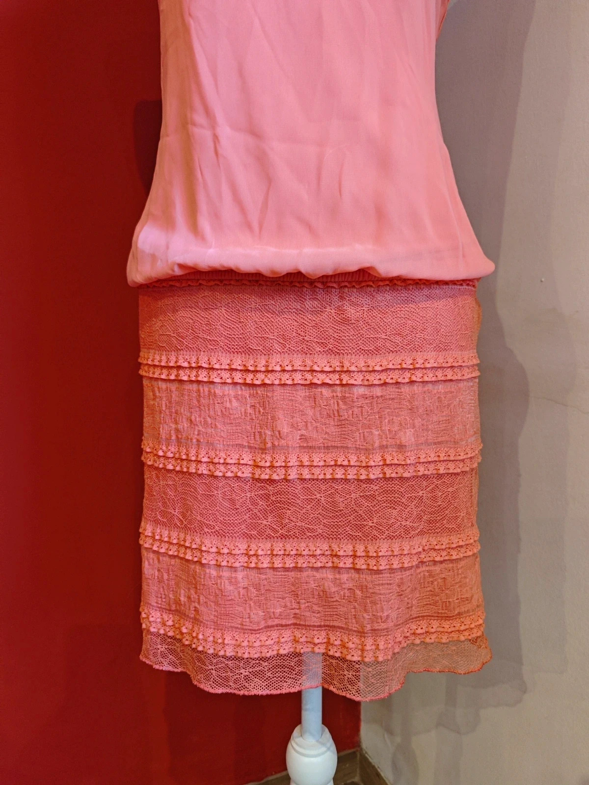 🌺Vestido tono coral con cuerpo de gasa y falda de blonda elástica – Boutique privée – taille L / 40 / 12 5
