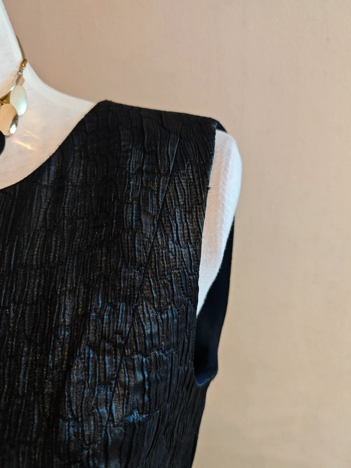 🌺 Vestido negro entallado tela con dos texturas, de la prestigiosa marca TAHARI – Tahari – taille M / 38 / 10 4