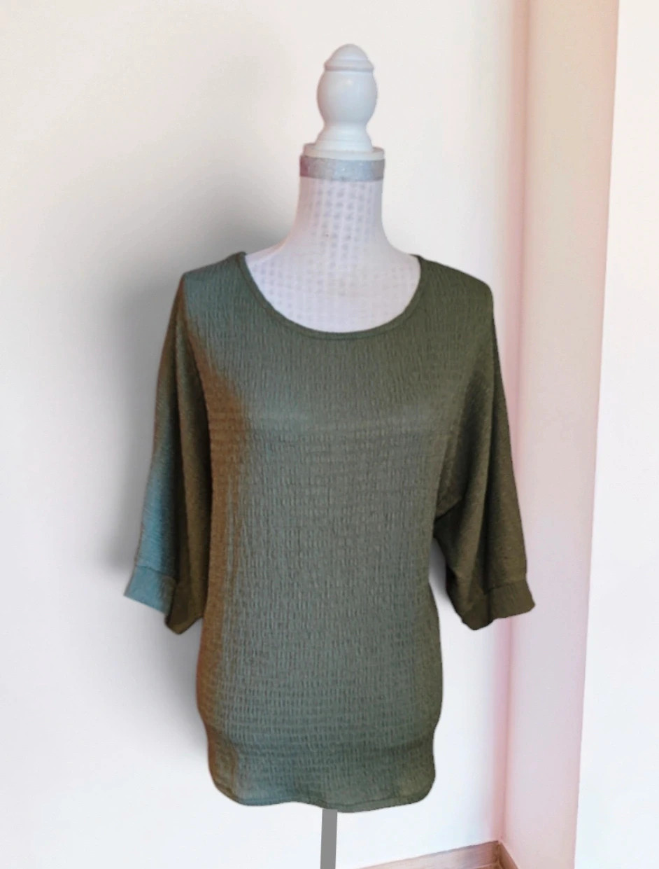 🌺 Camiseta verde caqui de tela arrugadita