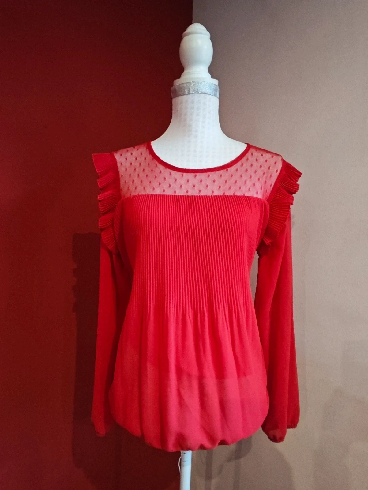 🌺Blusa de gasa roja con tul en escote y plisado en volantitos y pecho – Freestyle – taille L / 40 / 12 2