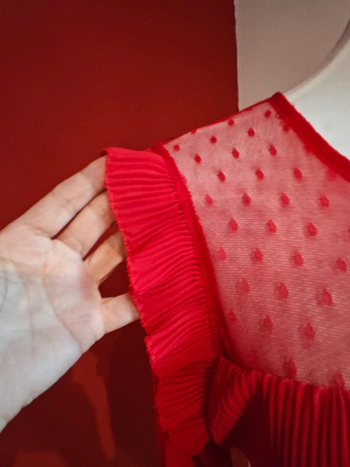 🌺Blusa de gasa roja con tul en escote y plisado en volantitos y pecho – Freestyle – taille L / 40 / 12 5