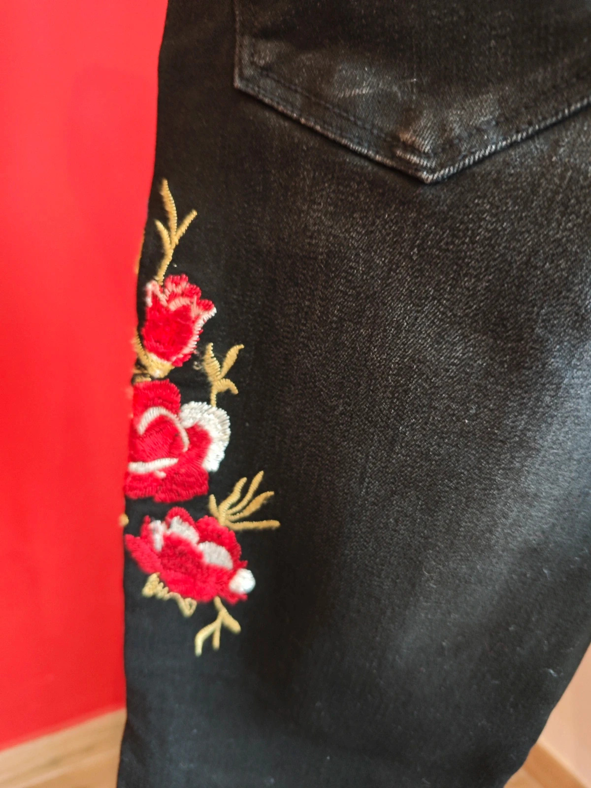 🌺 Pantalón vaquero de algodón skinny fit negro con bordados – Kiabi – taille S / 36 / 8 4
