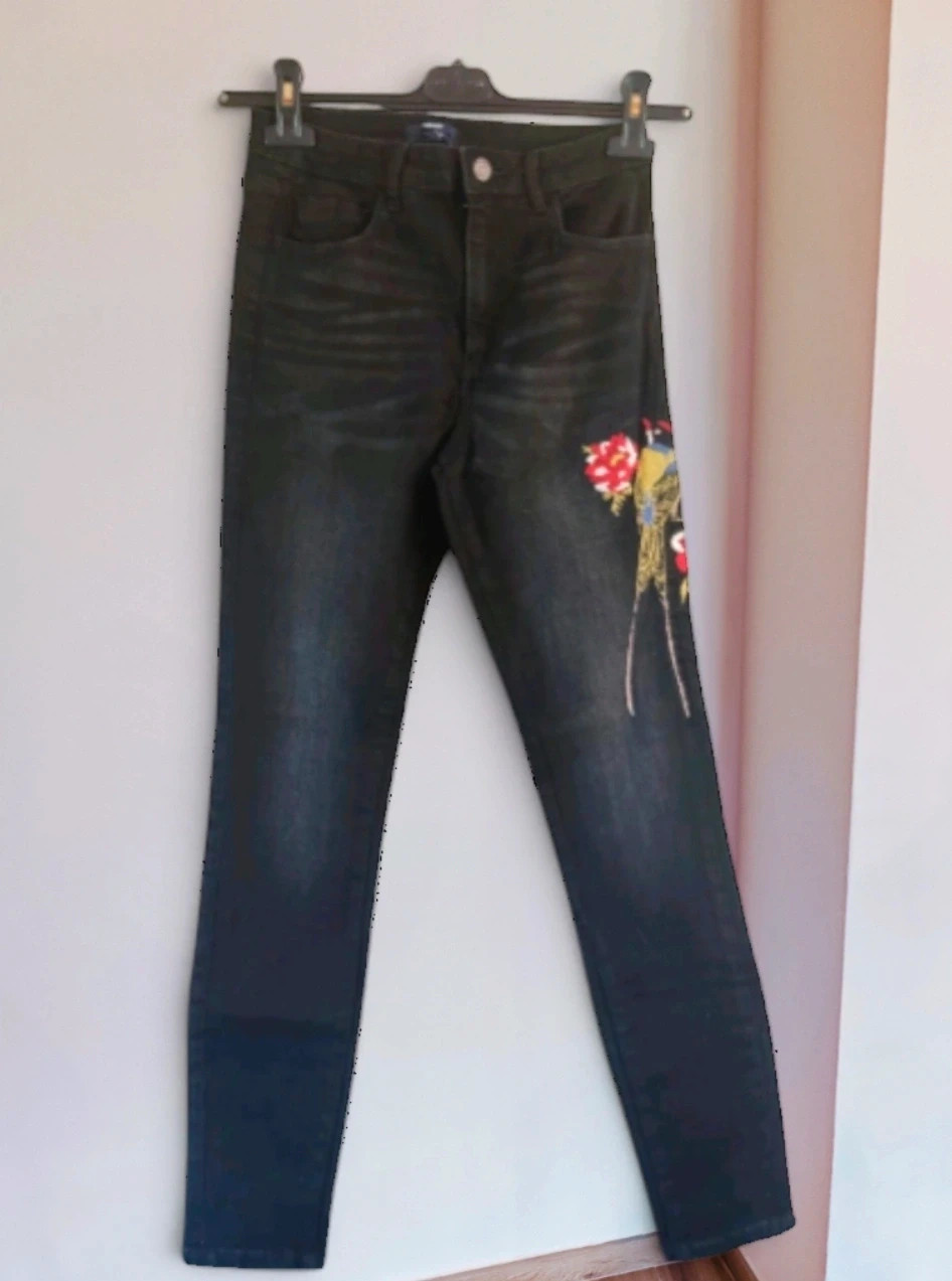 🌺 Pantalón vaquero de algodón skinny fit negro con bordados