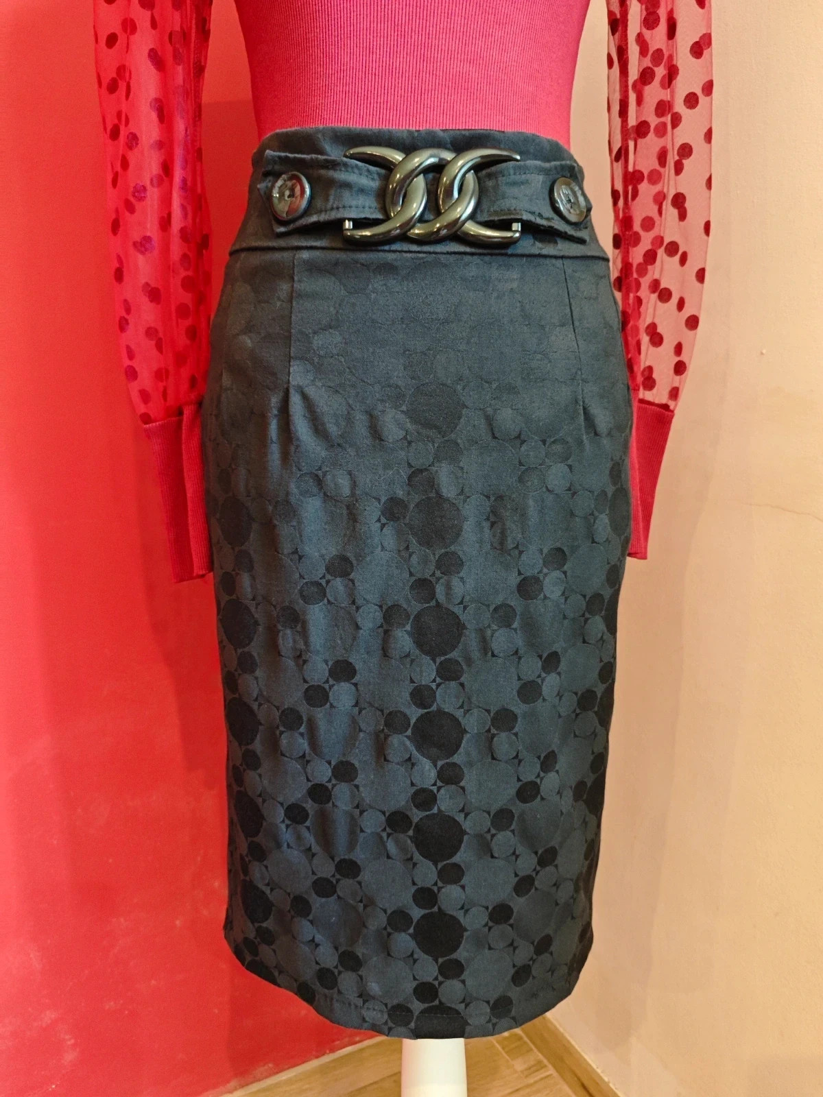🌺 Elegante falda entallada negra con círculos y broche en cintura – Made In Italy – taille M / 38 / 10 3
