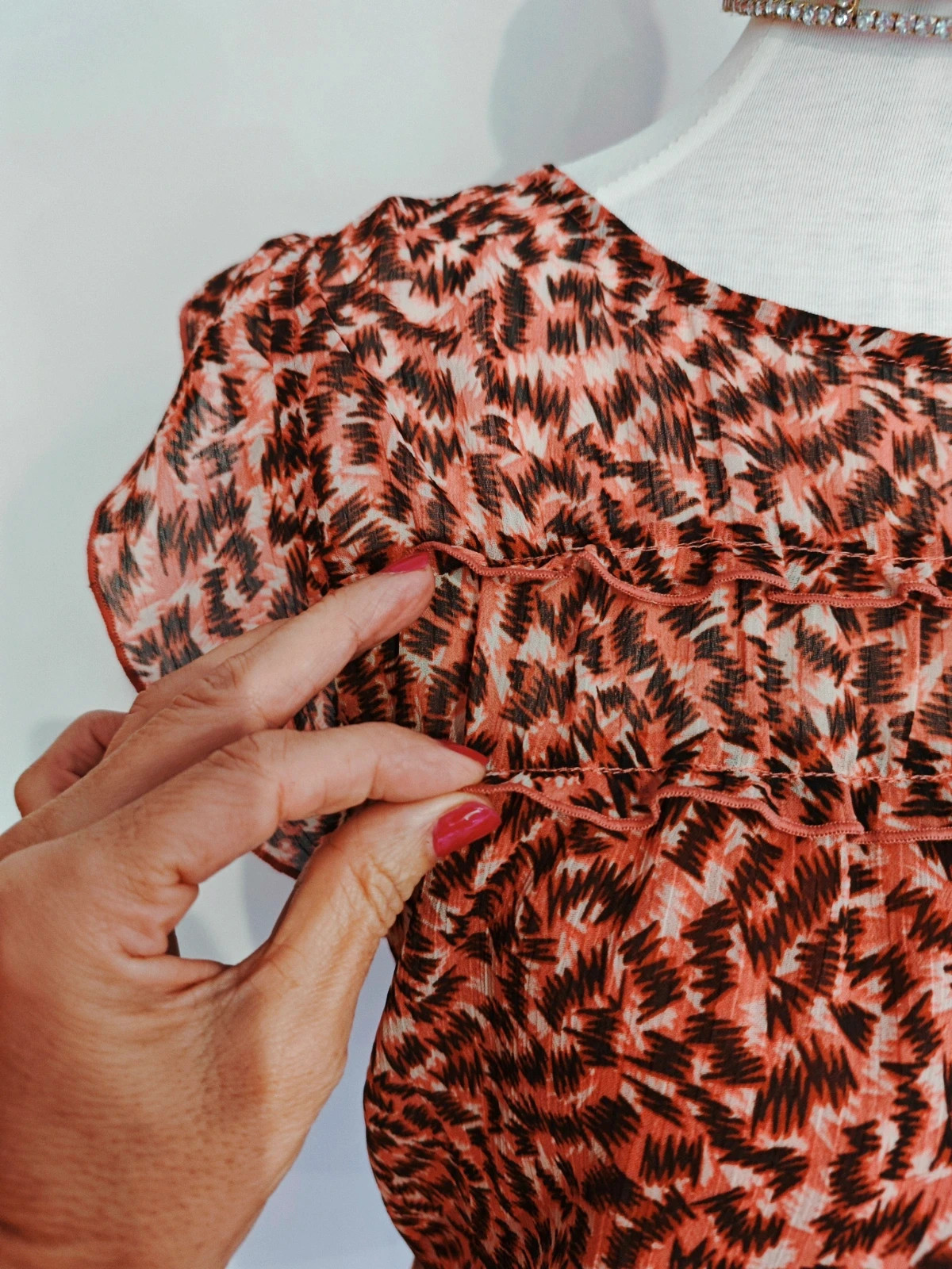 🌺Blusa de gasa estampado rosa, marrón y crema – taille XXL / 44 / 16 3