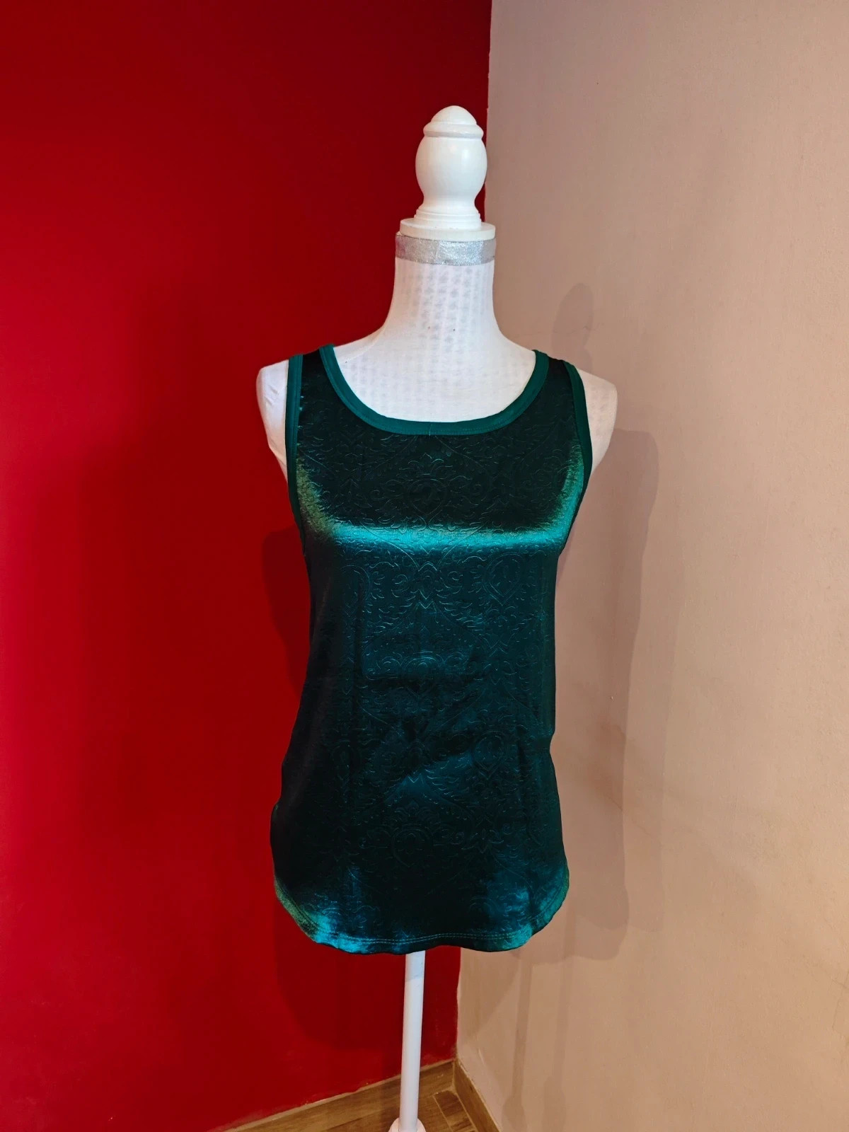 🌺Camiseta de raso verde con relieve adamascado brillante – Never Mind – taille M / 38 / 10 2