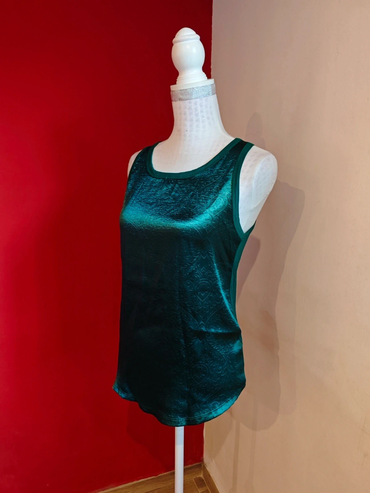 🌺Camiseta de raso verde con relieve adamascado brillante – Never Mind – taille M / 38 / 10 3