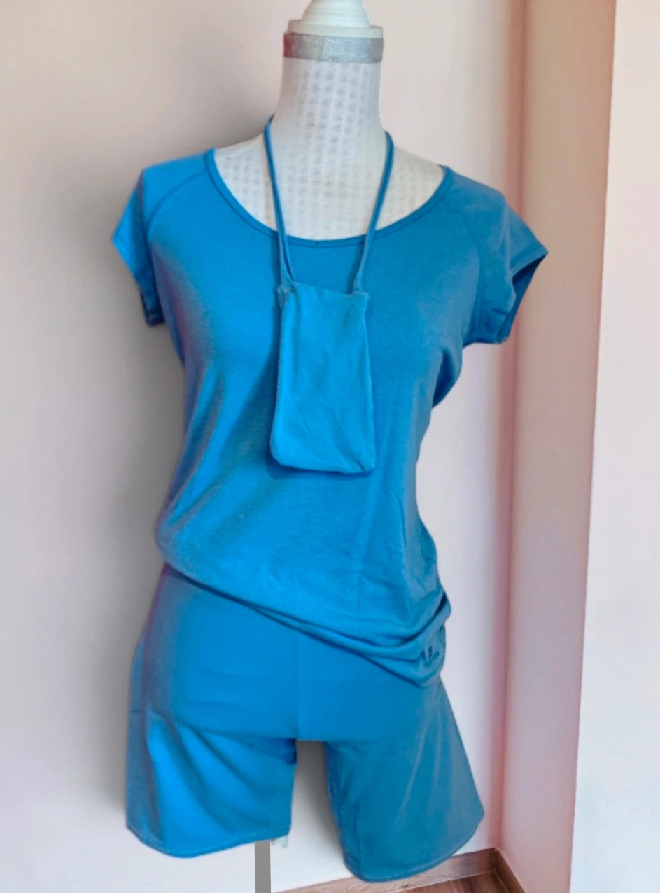 🌺Short y camiseta azul claro con porta móvil, talla M
