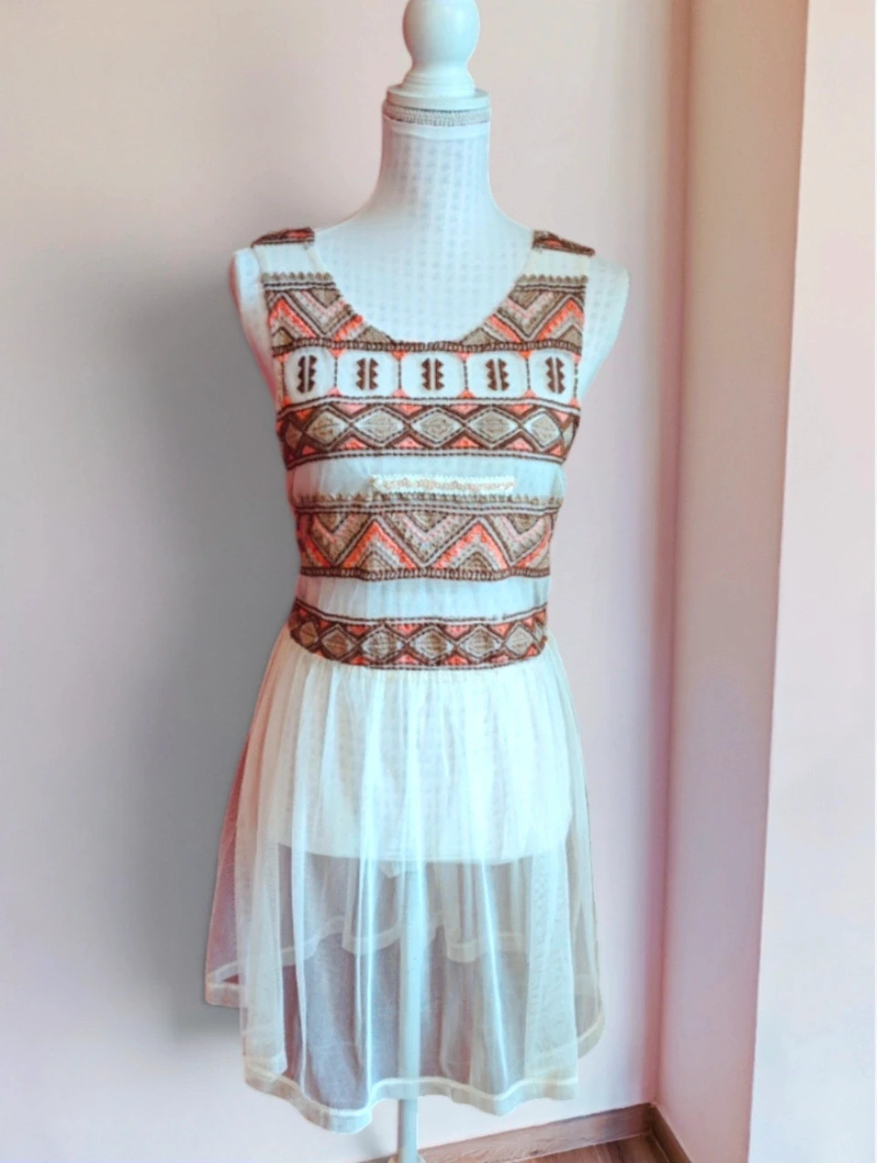🌺Caftán vestido de gasa color crema con bordados étnicos