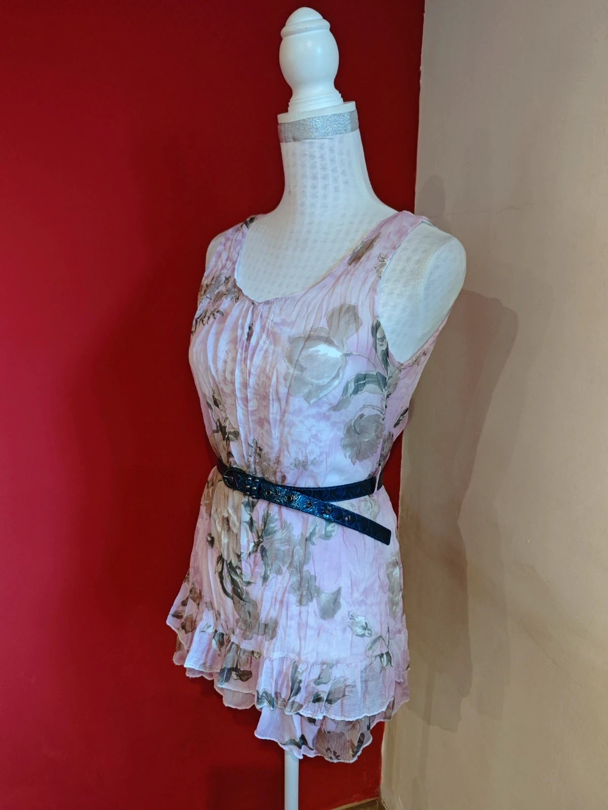 🌺Bonita blusa malva con estampado floral y volante en bajo, con regalo de cinturón – taille M / 38 / 10 3