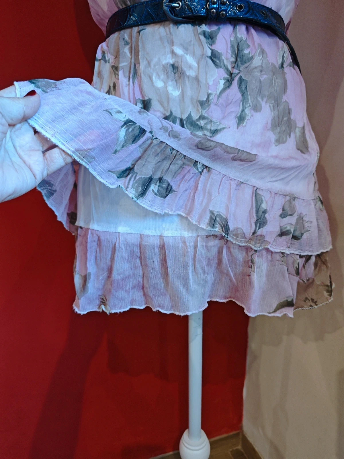 🌺Bonita blusa malva con estampado floral y volante en bajo, con regalo de cinturón – taille M / 38 / 10 4