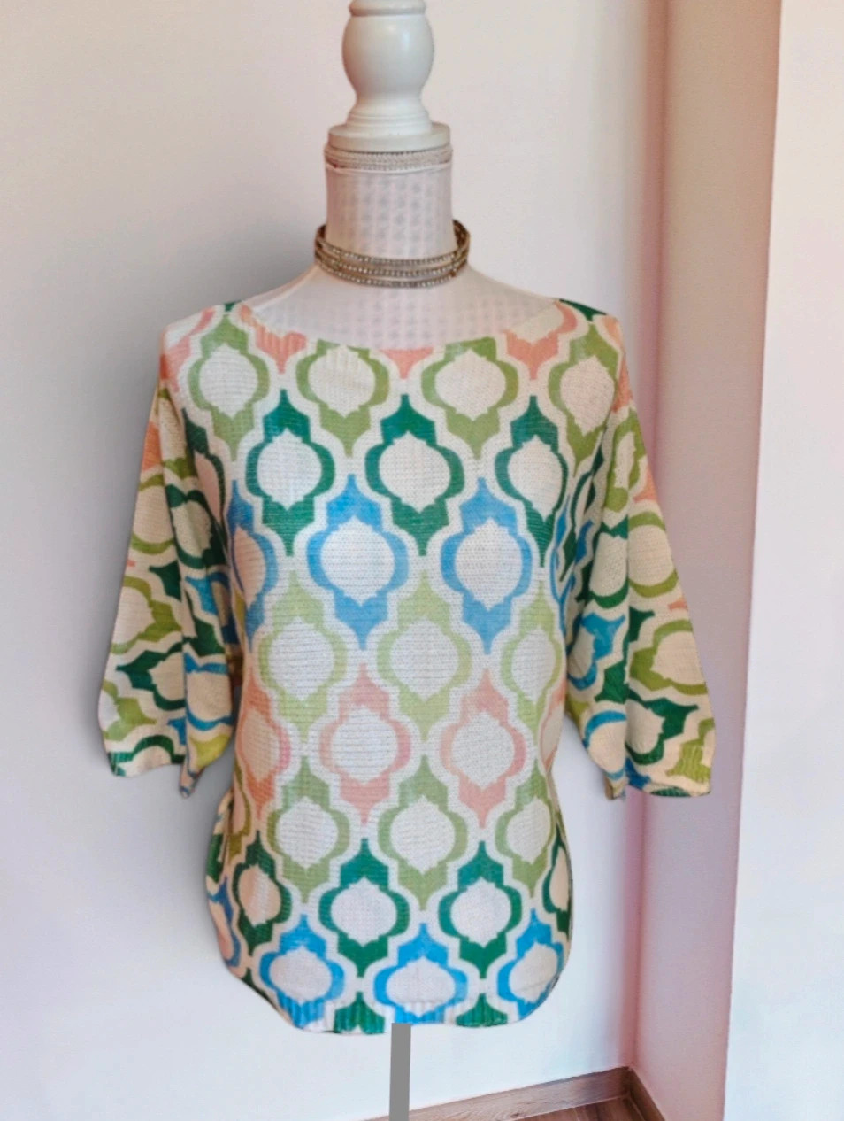 🌺 Precioso jersey de entretiempo de punto blanco con figuras geométricas multicolor