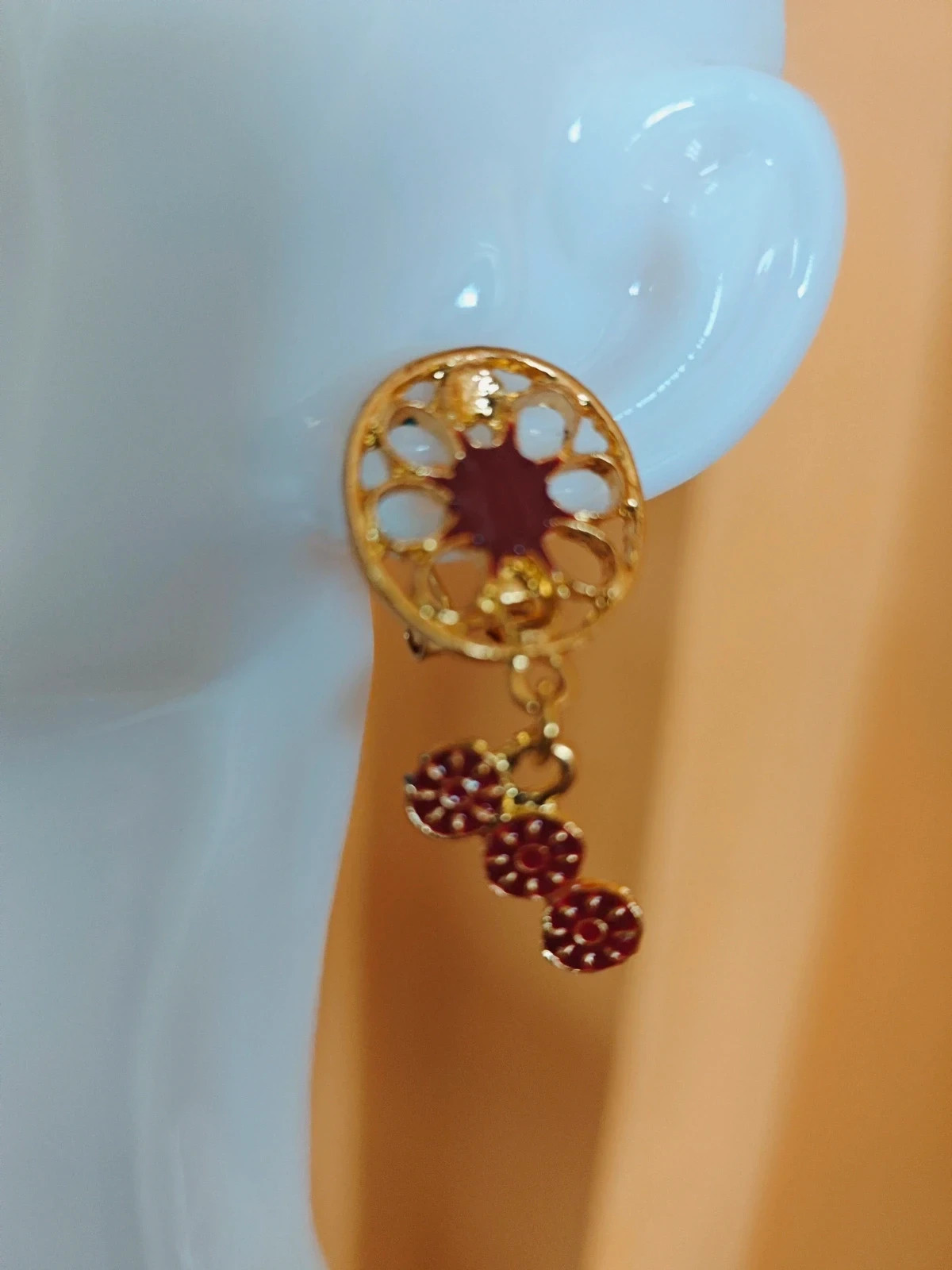 🌺 Bonitos pendientes dorados y granate con colgante 3