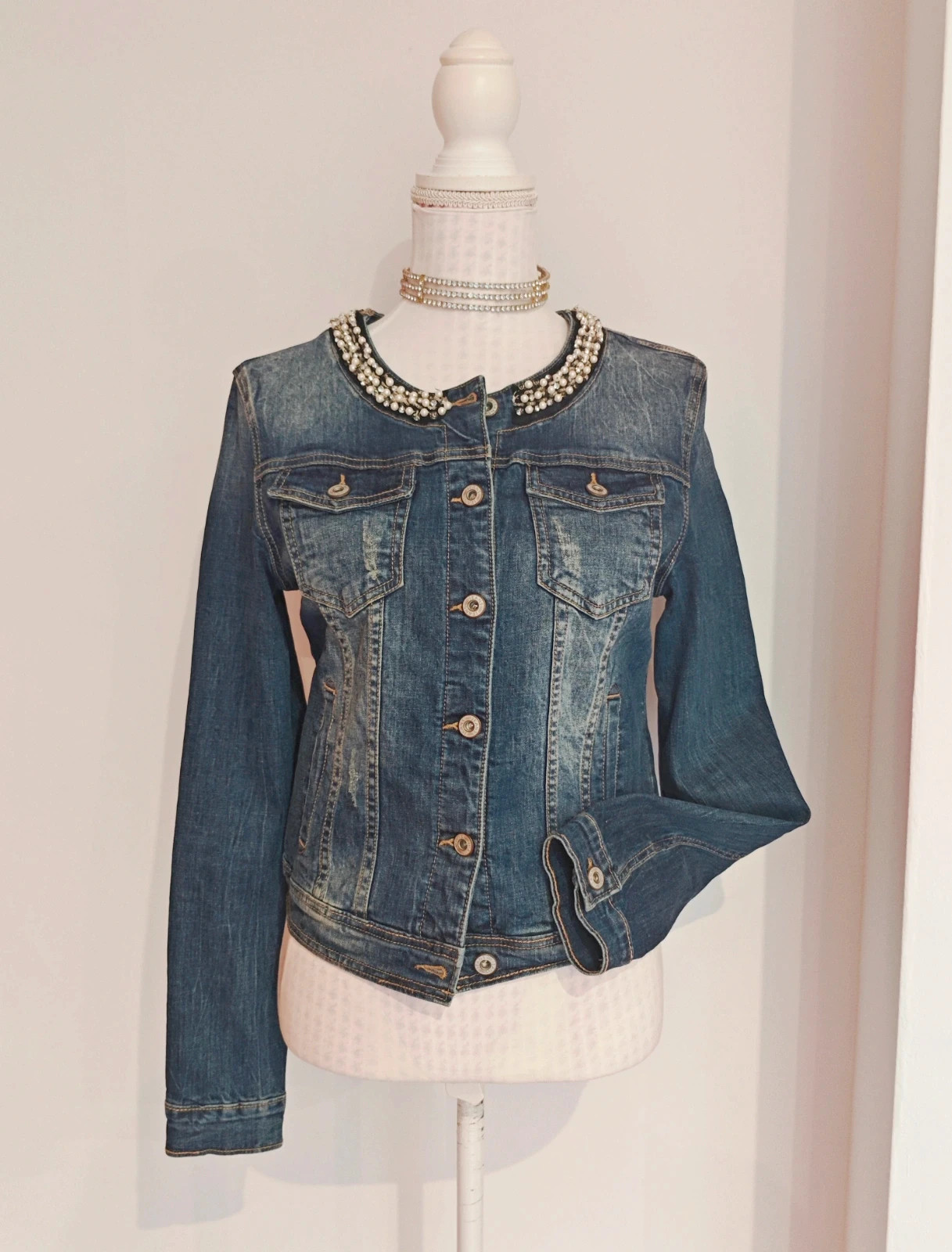 🌺 Preciosa chaqueta corta vaquera super chula con cuello de perlas y brillantes