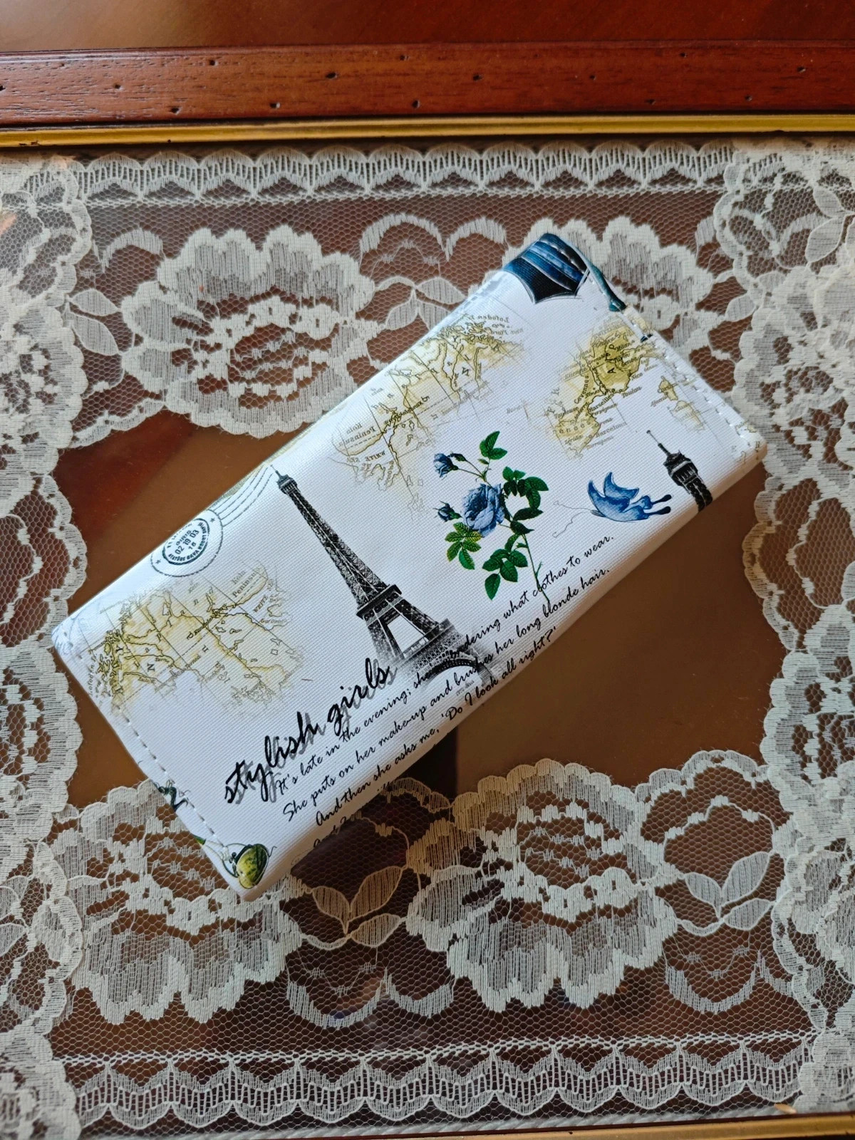 🌺 Práctica cartera monedero blanca con dibujos de Paris 2
