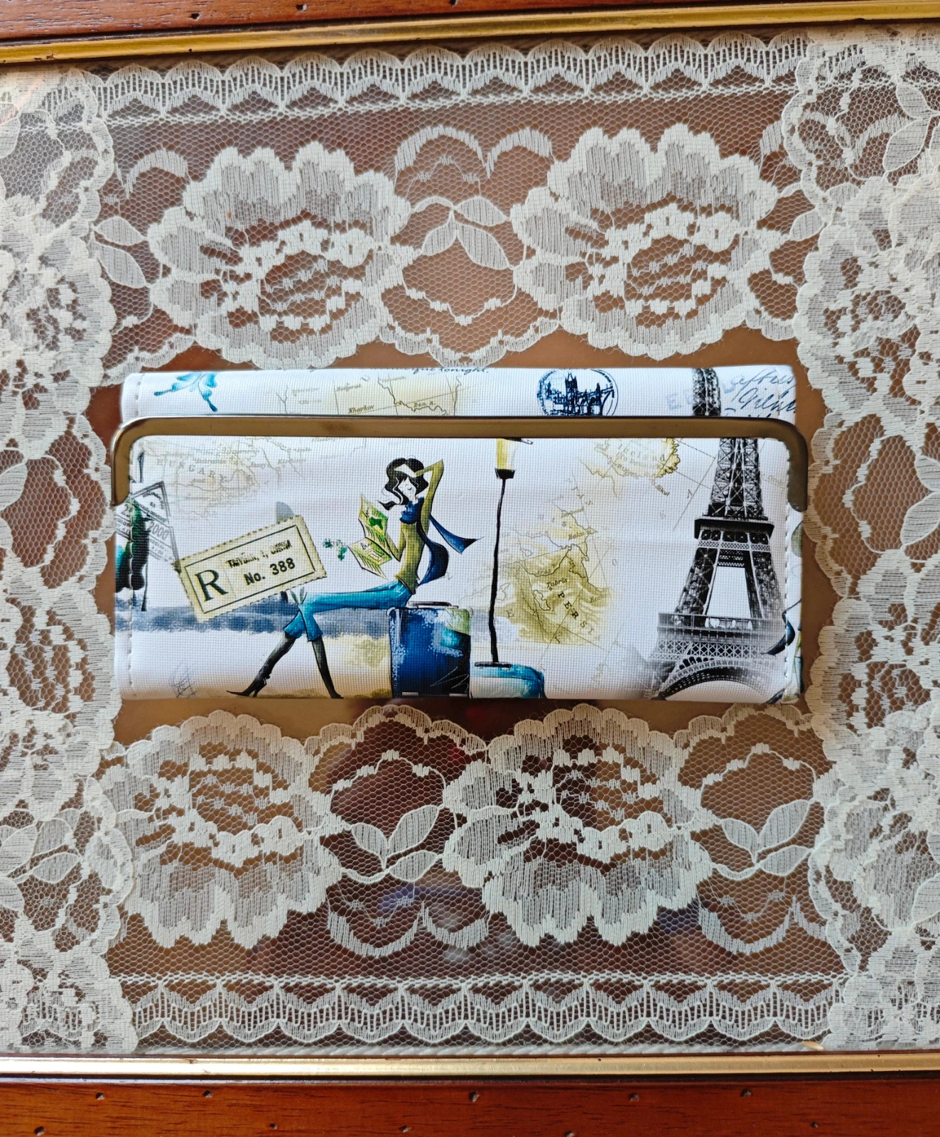 🌺 Práctica cartera monedero blanca con dibujos de Paris