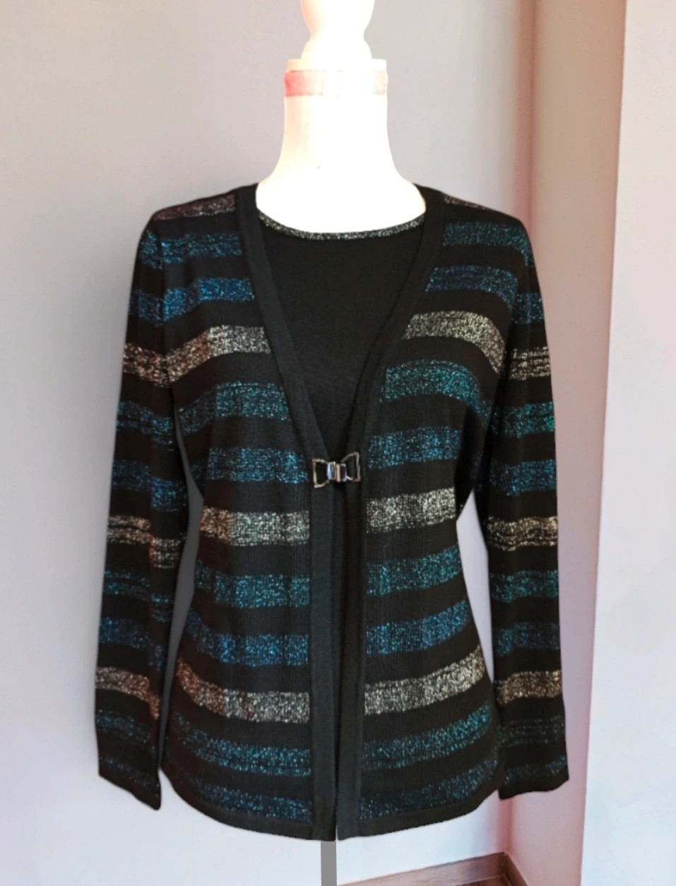 🌺 Bonito jersey negro con franjas azul y plateado con brillos que simula un twin set