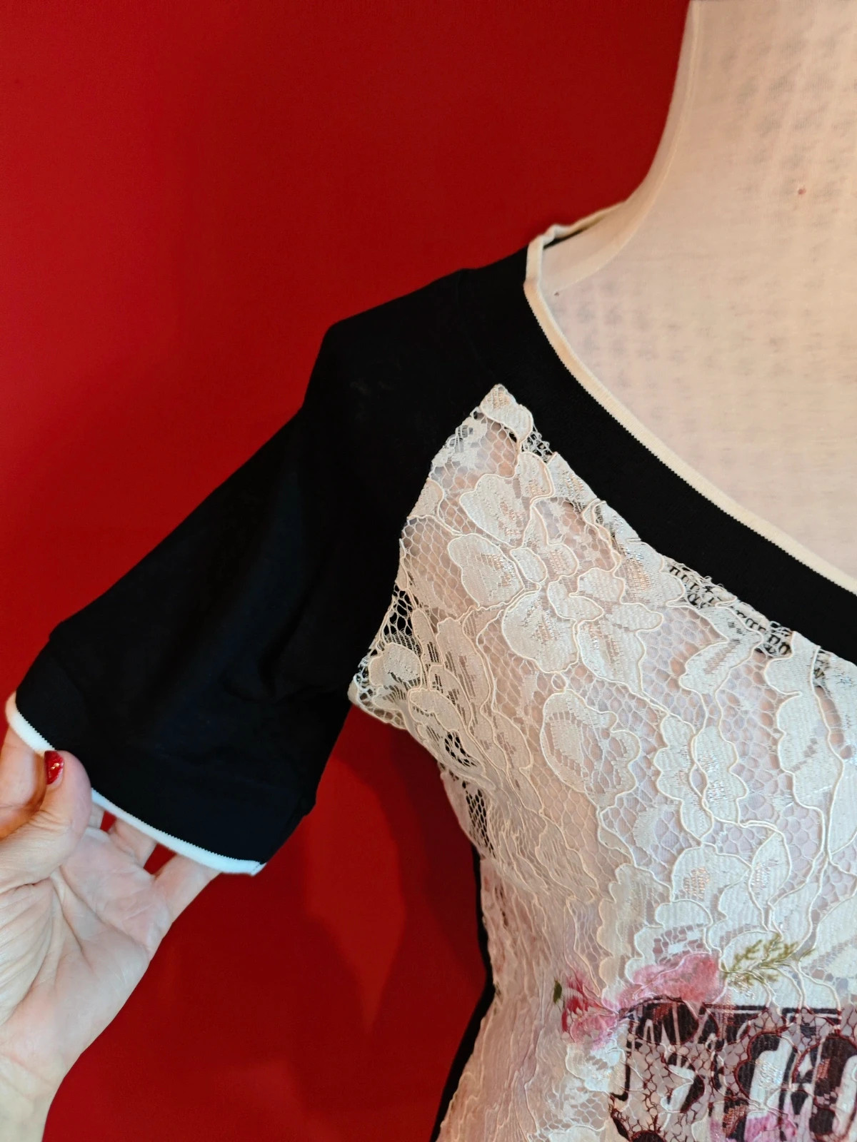 🌺 Original camiseta con blonda blanca delante con logo y negra detrás, talla L – Odemai – taille L / 40 / 12 4