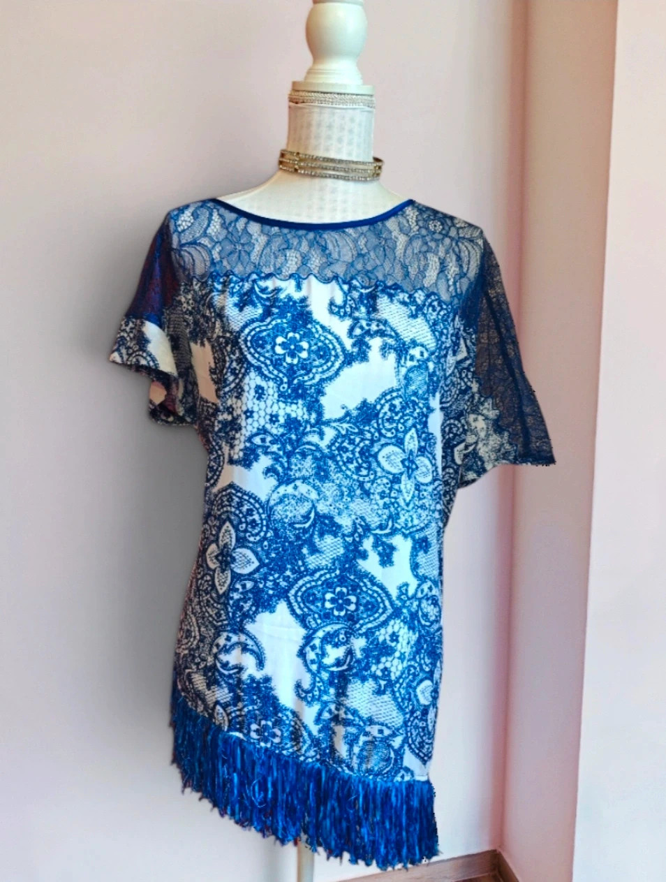 🌺Mini vestido asímetrico con flecos super original, de Zeila