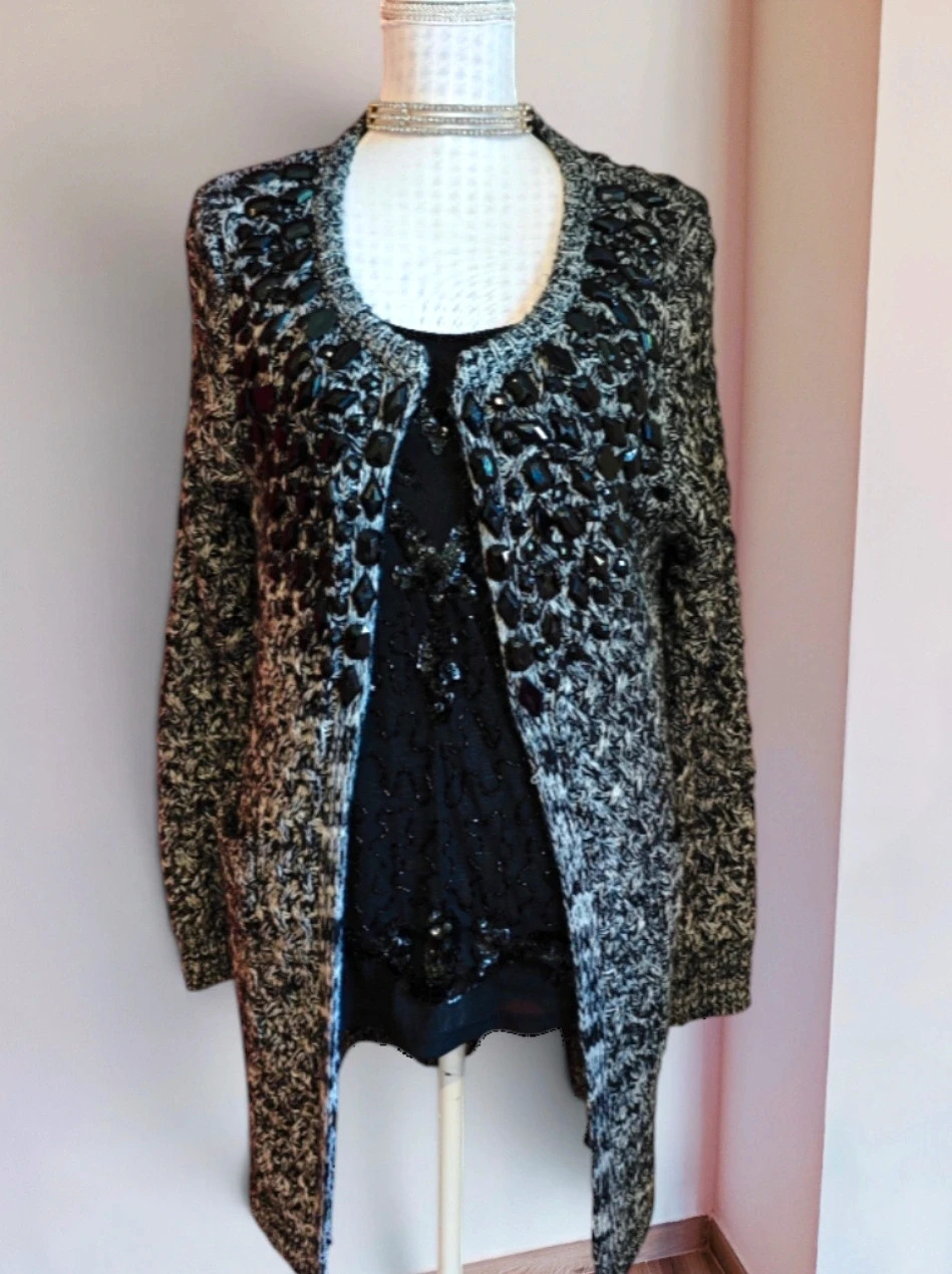 🌺Divina chaqueta abrigo de punto jaspeado negro y blanco con abalorios negros en escote