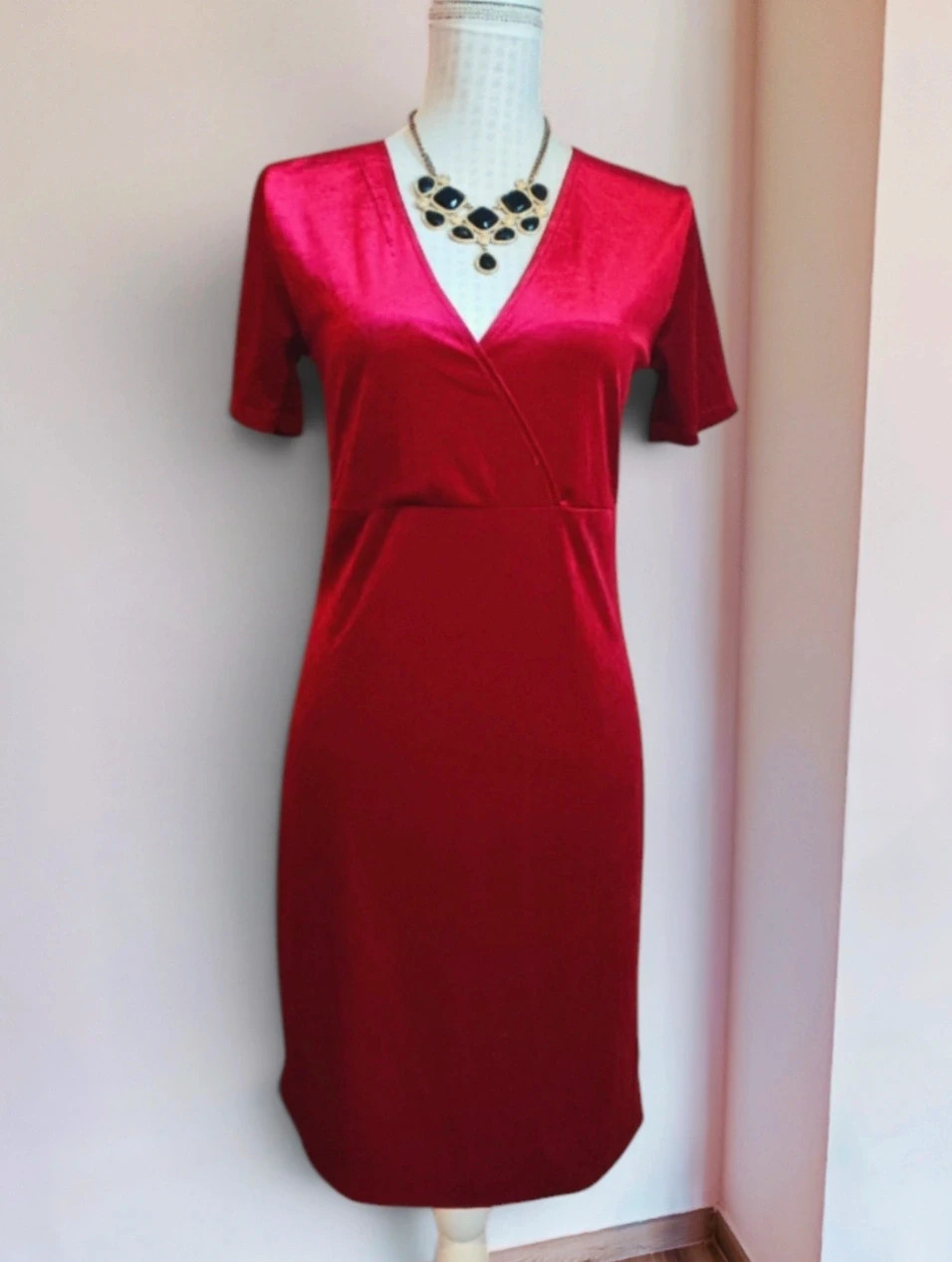 🌺 Vestido de terciopelo rojo con brillo, de Zara
