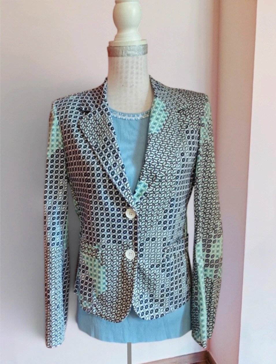 🌺Blazer entallada con estampado geometrico tonos azul, blanco y verde