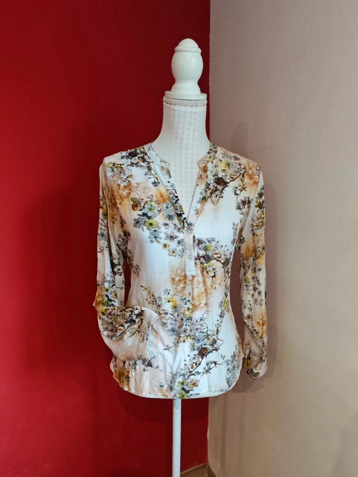 🌺Blusa blanca con estampado floral en tonos verde y tierra – Boteli – taille XXL / 44 / 16 2