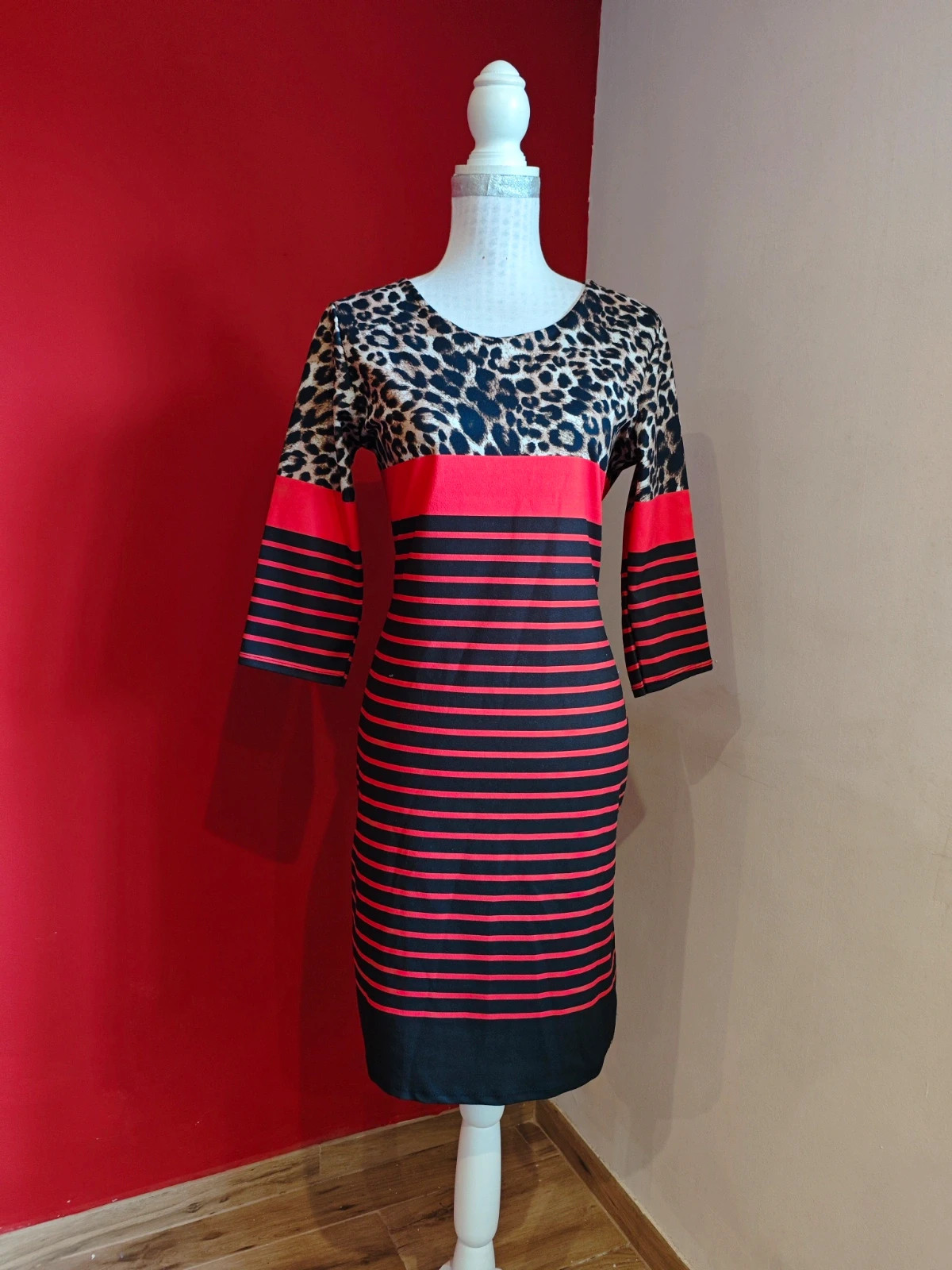 🌺 Bonito vestido entallado con rayas rojo y negro y arriba estampado animal print – MustHaves By Elja – taille XL / 42 / 14 2