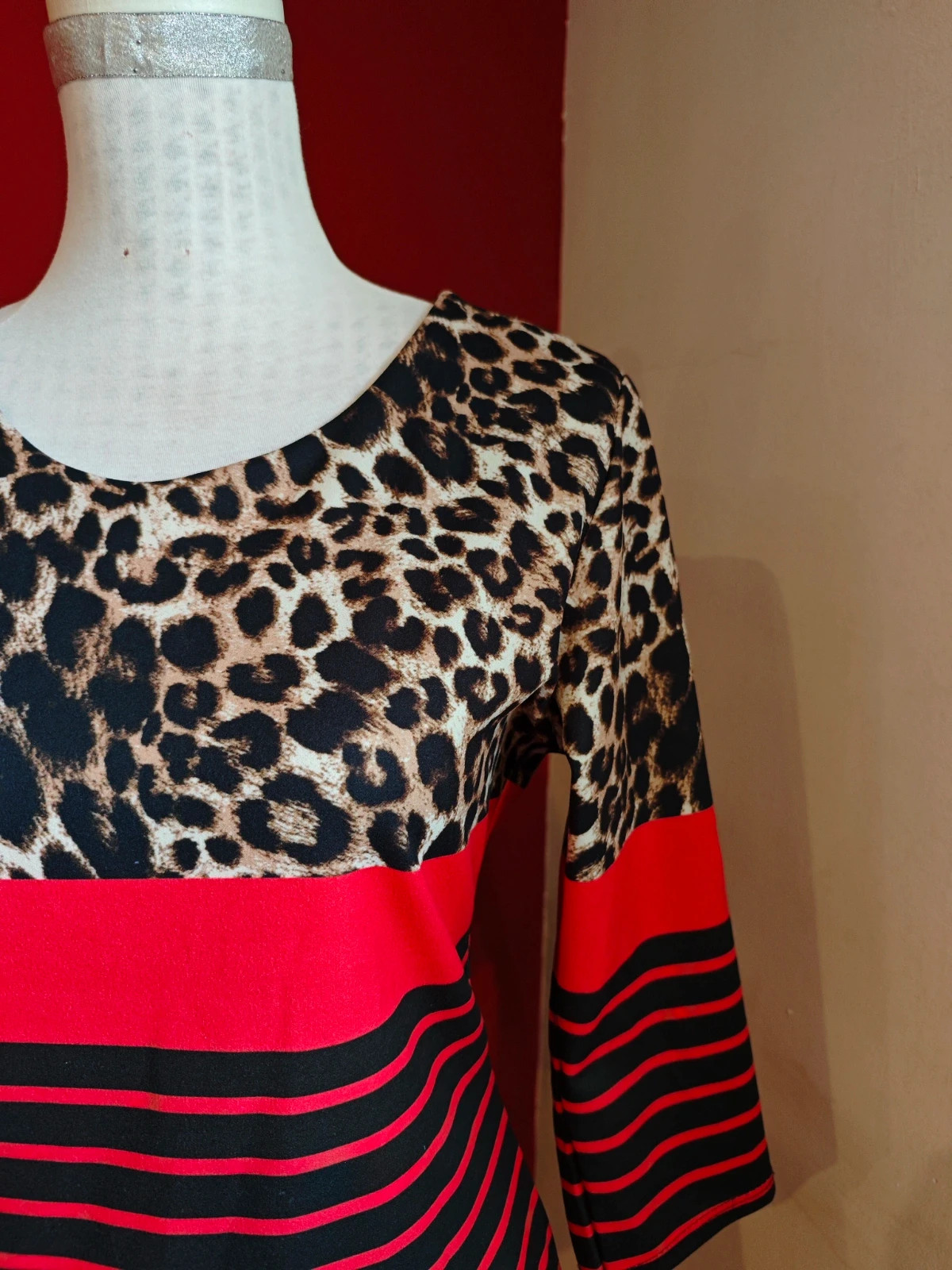 🌺 Bonito vestido entallado con rayas rojo y negro y arriba estampado animal print – MustHaves By Elja – taille XL / 42 / 14 4