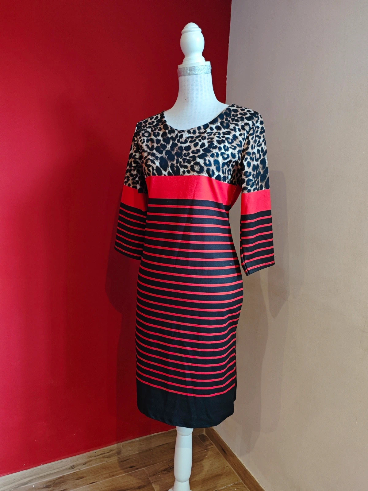 🌺 Bonito vestido entallado con rayas rojo y negro y arriba estampado animal print – MustHaves By Elja – taille XL / 42 / 14 3